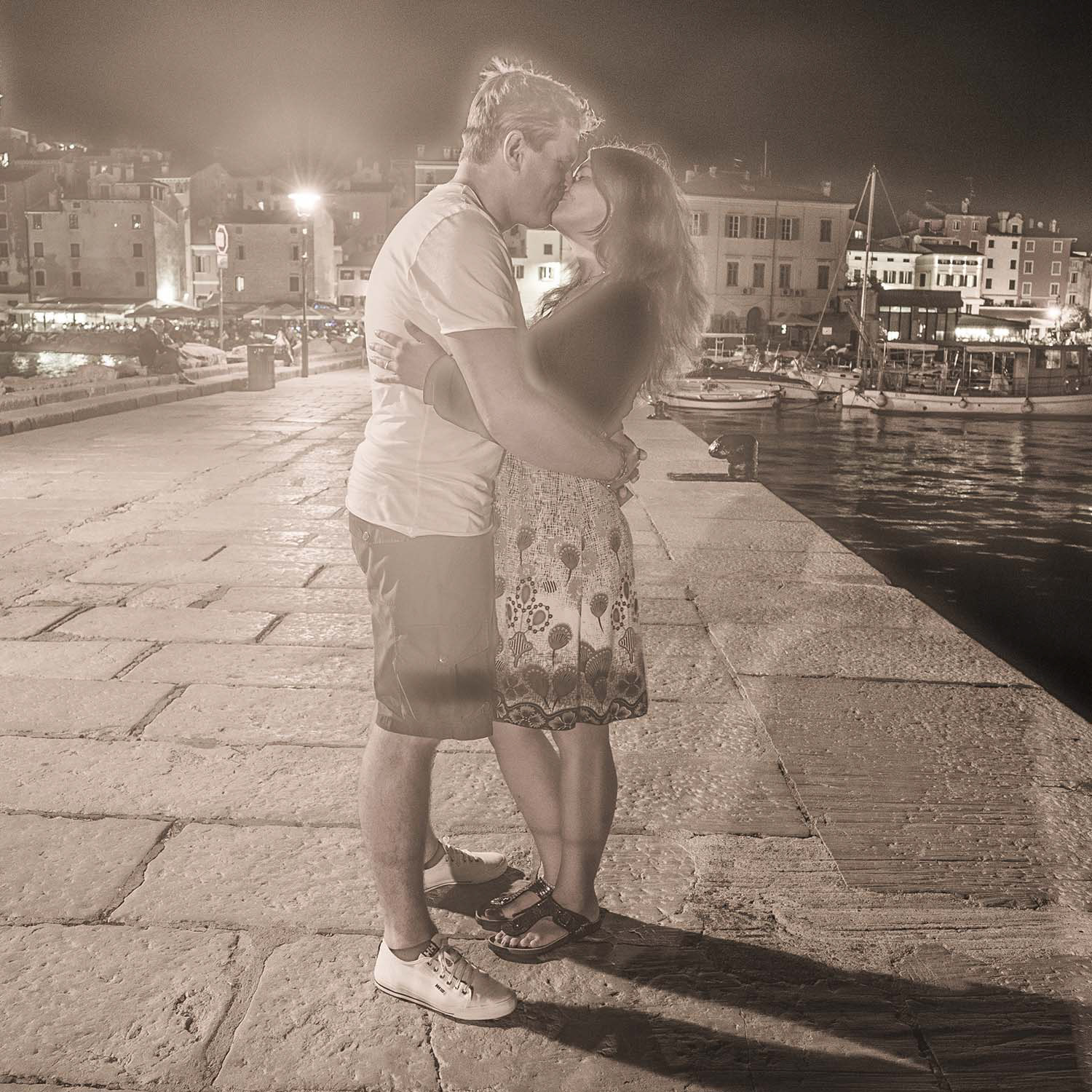 Verliebtes Paar bei Urlaubsreportage