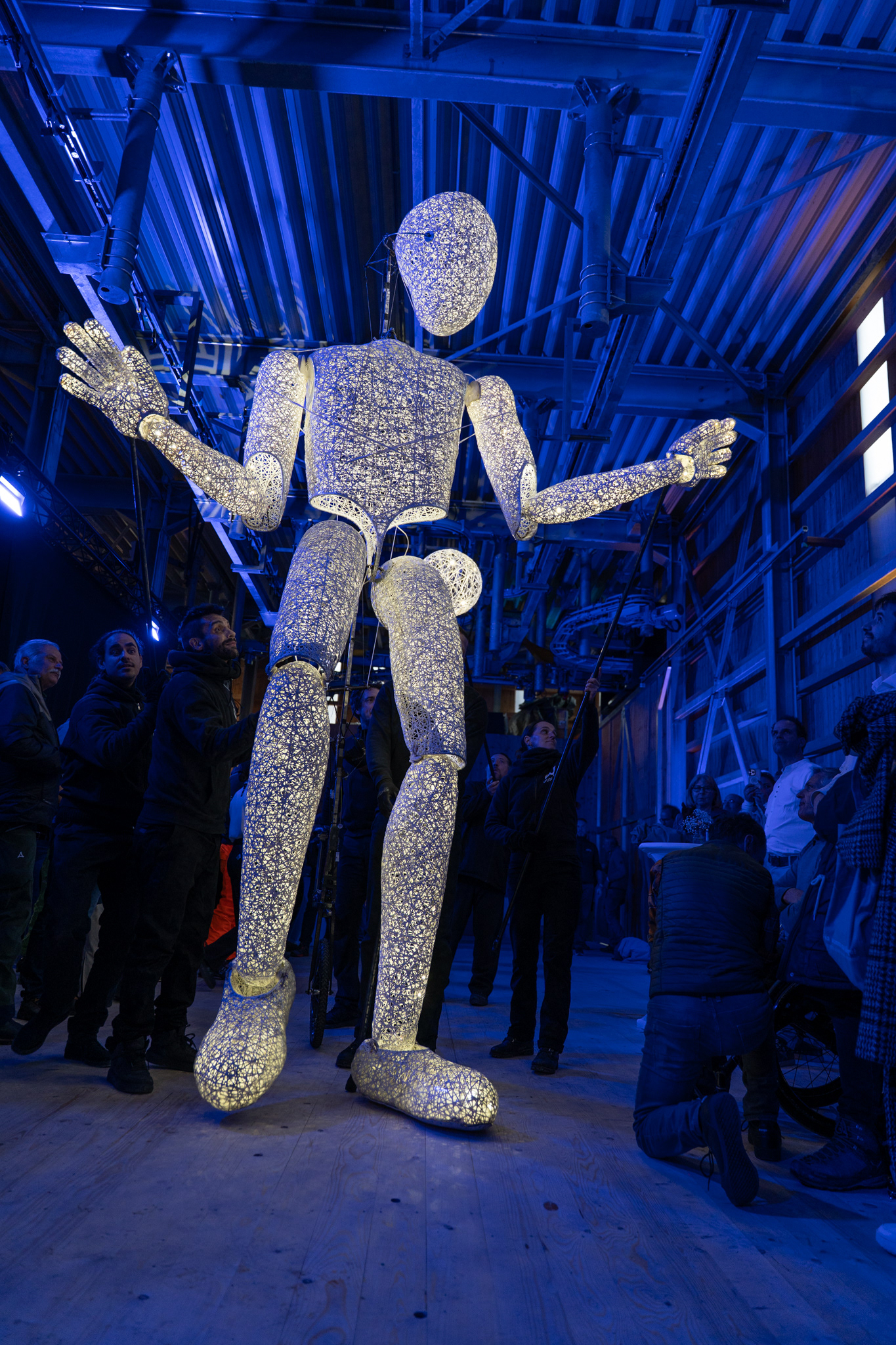 Der 4 Meter große Dundu begeisterte alle Gäste