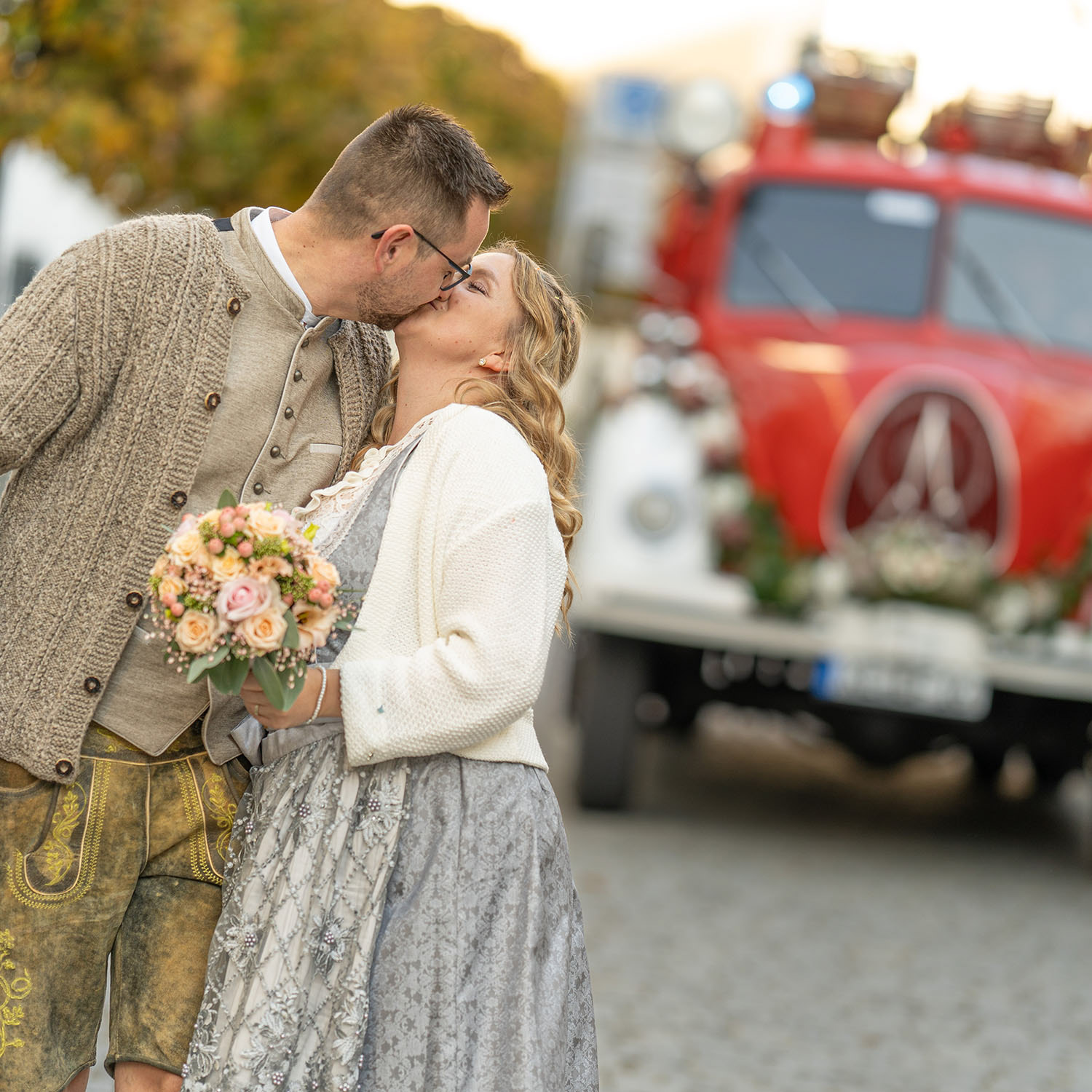 Brautpaar vor dem Standesamt in Kempten