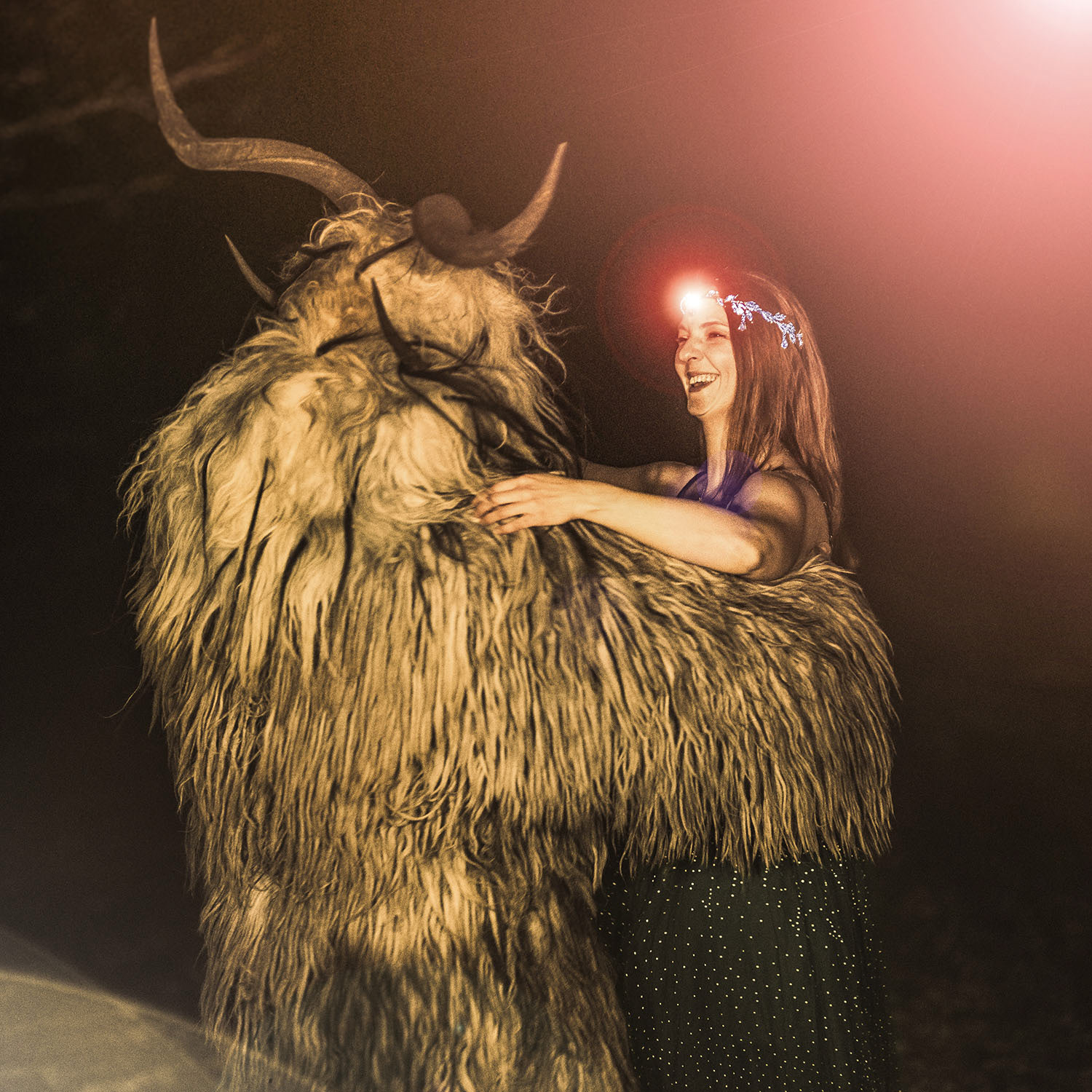 Ein Tanz der besonderen Art. Sichtlicher Spaß beim Fotoshooting nahe Kempten.