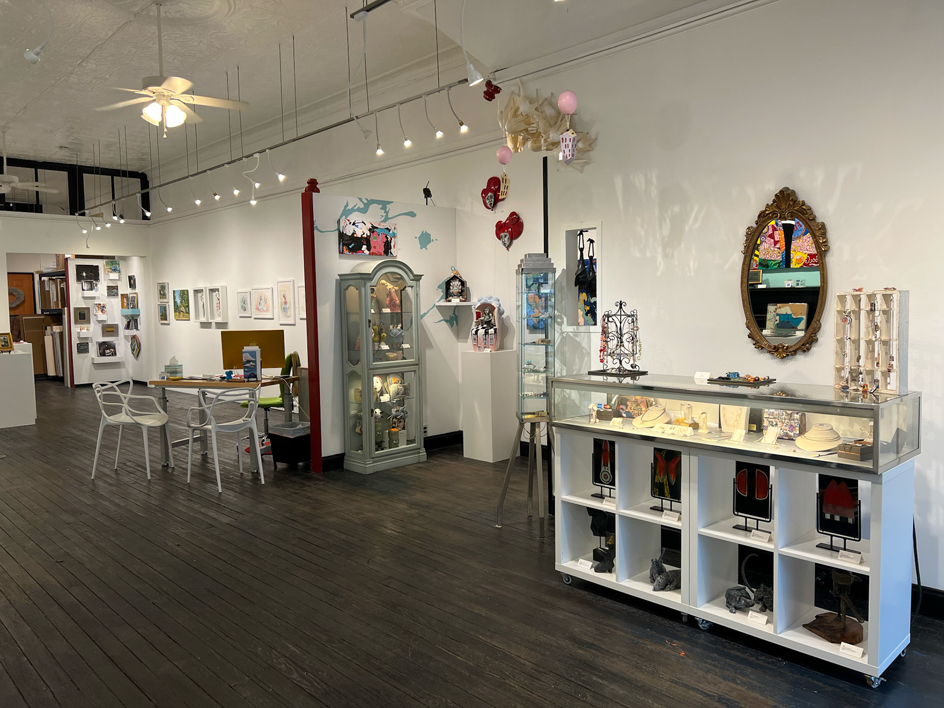 BoxHeart, front gallery