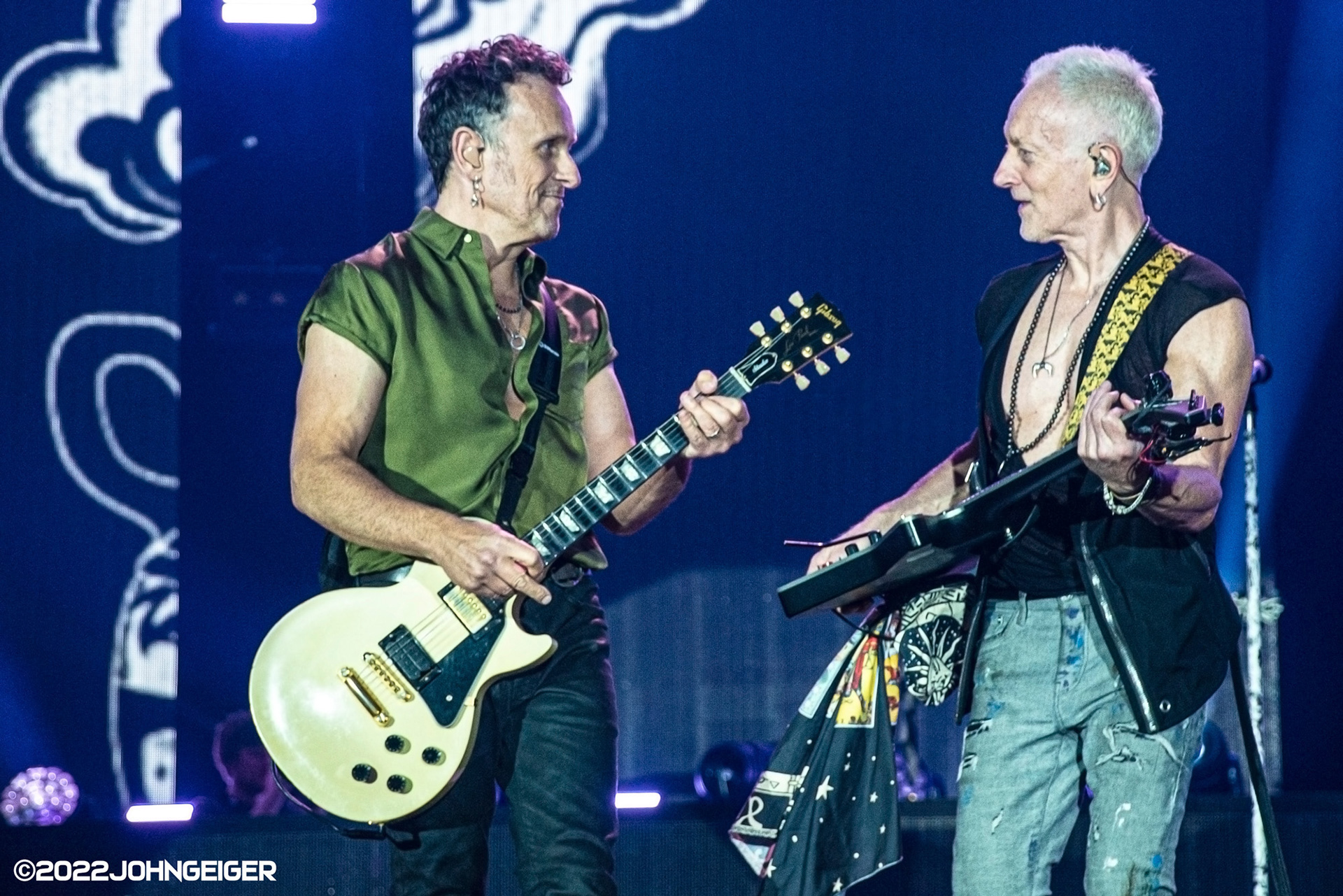 Vivian Campbell and Phil Collen of Def Leppard @ Lucas Oil Stadium 08/16/22