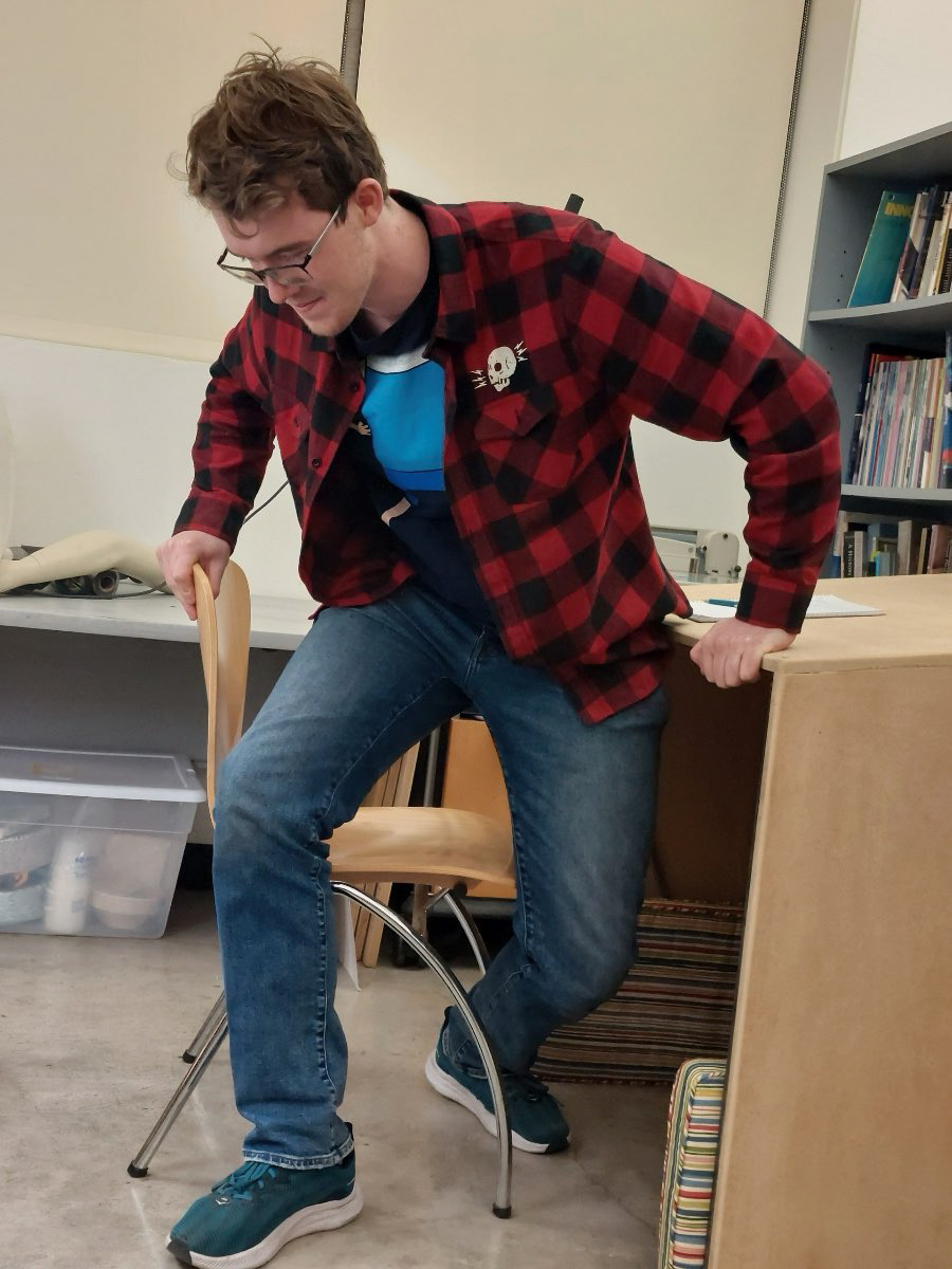 03 React quickly and get up from your chair