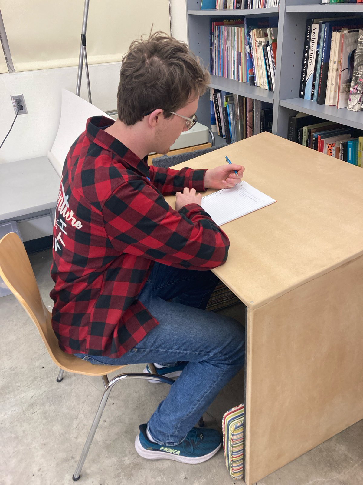 01 Casually working at the desk