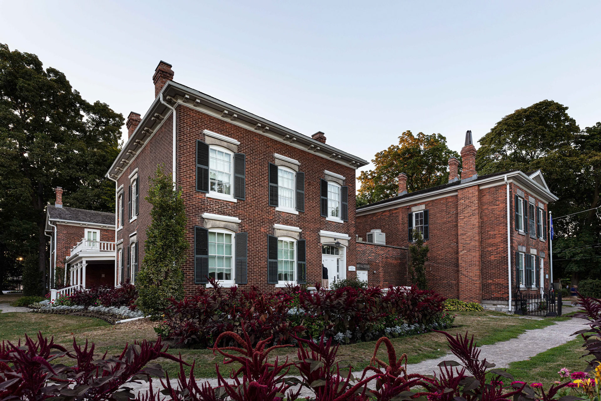 Oakville Coach House 40