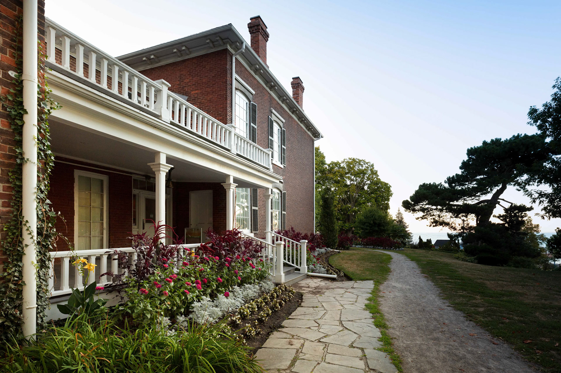 Oakville Coach House 38