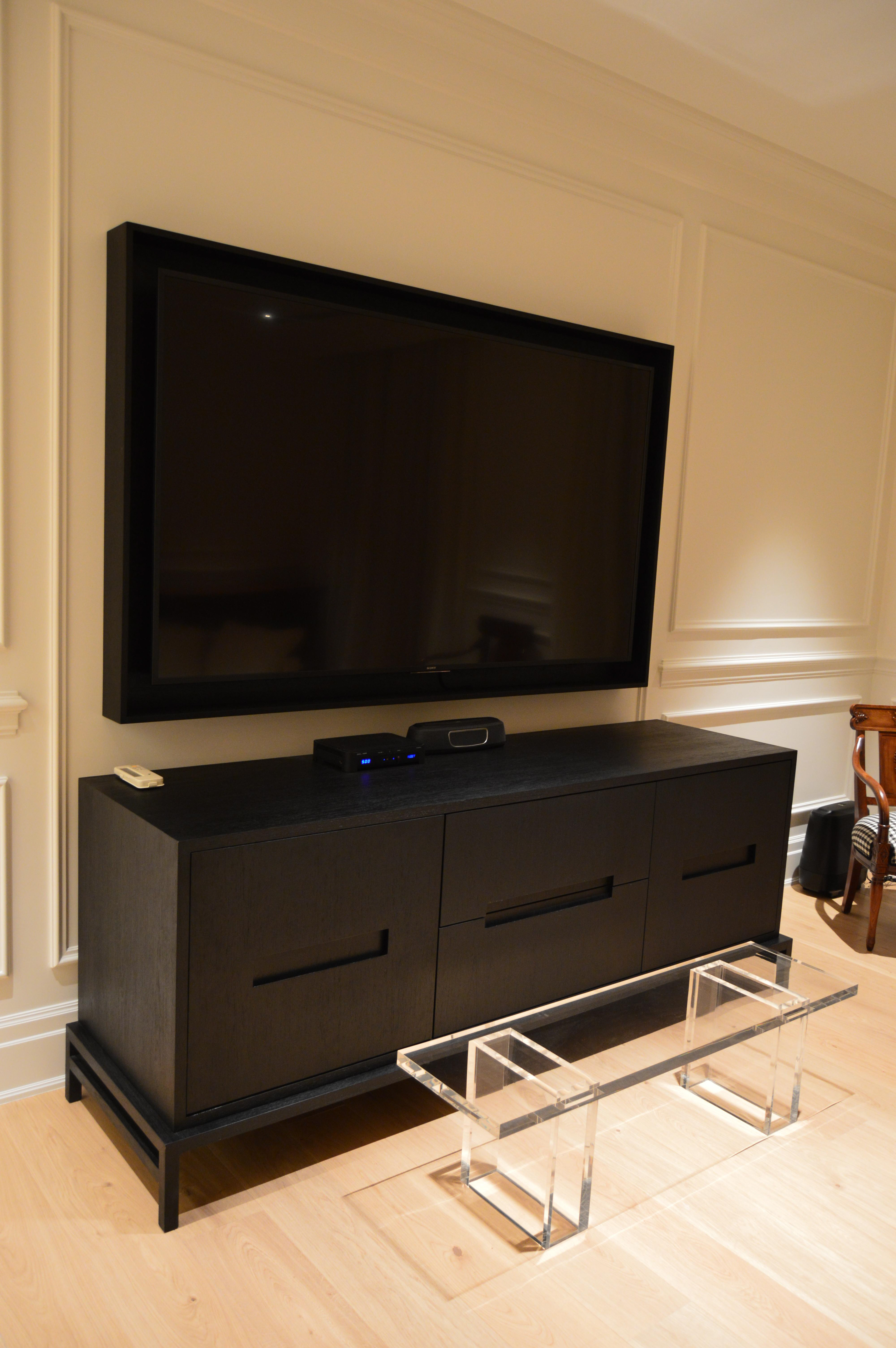 Home Theater - Projeto AKP - Rodapés, rodameios, boiseries e aparador