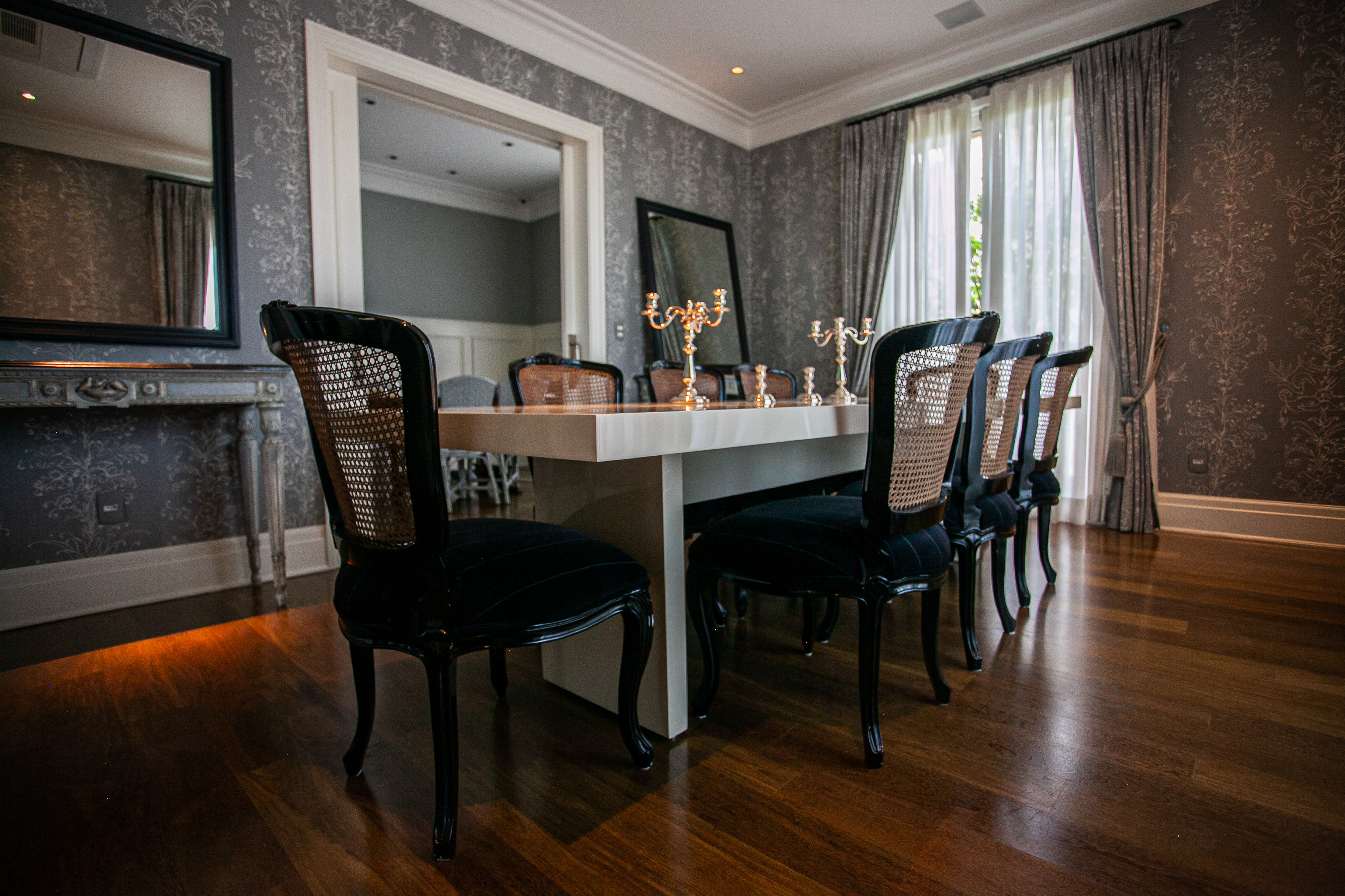 Sala de Jantar - Projeto ATR - Portas de correr, guarnições e rodapés