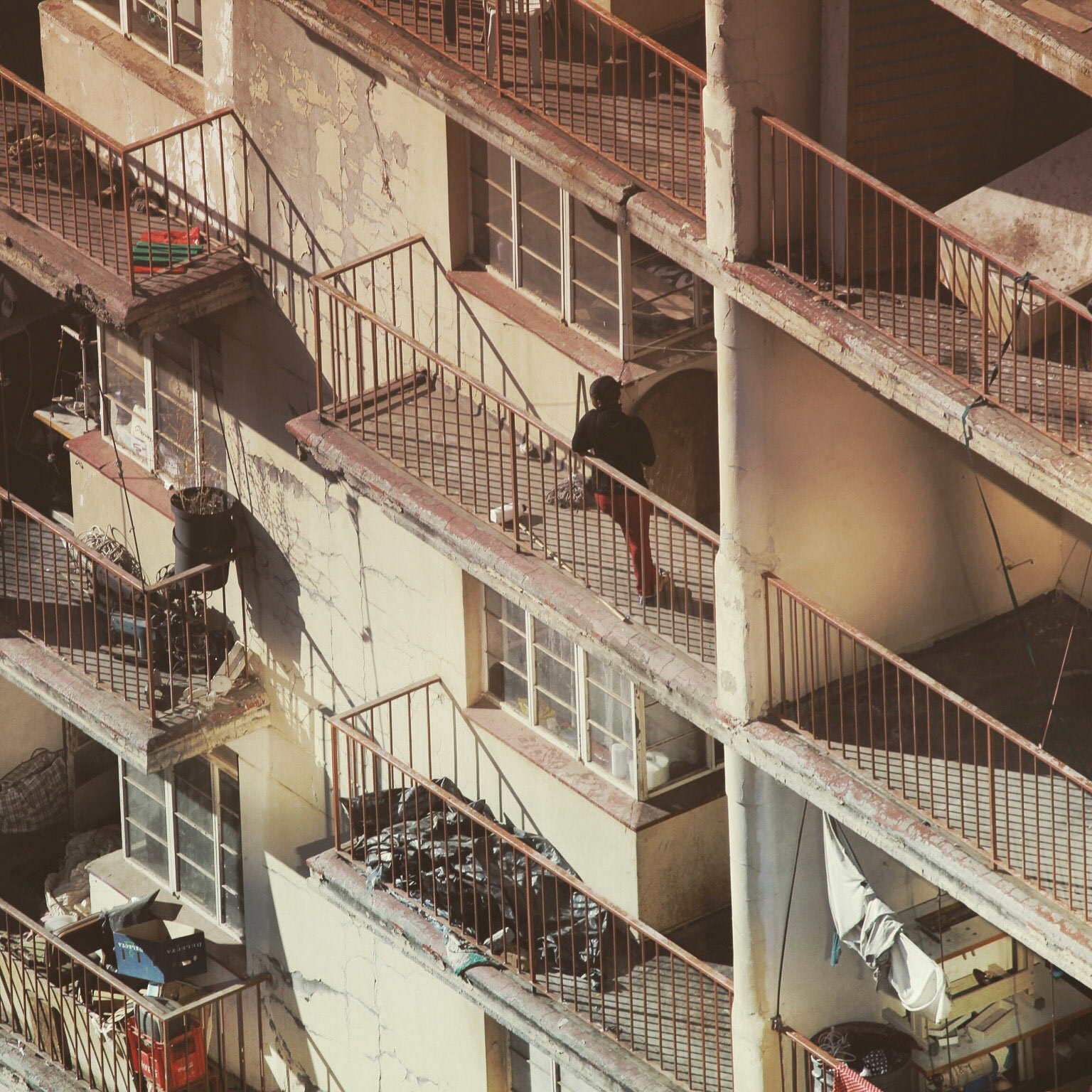 leaning-on-a-line-running-like-dye