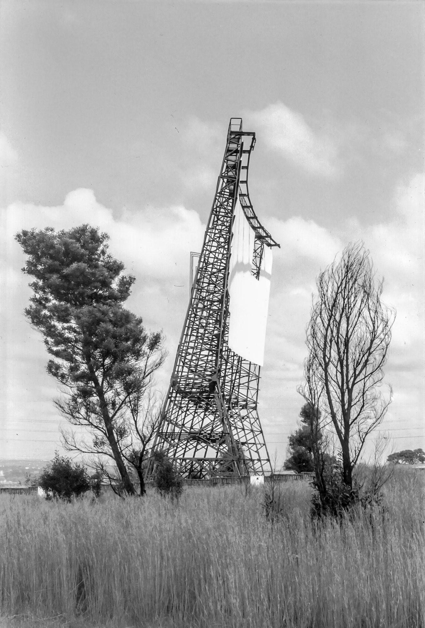 Parabola, Left : (Halfway-House-Drive-in)