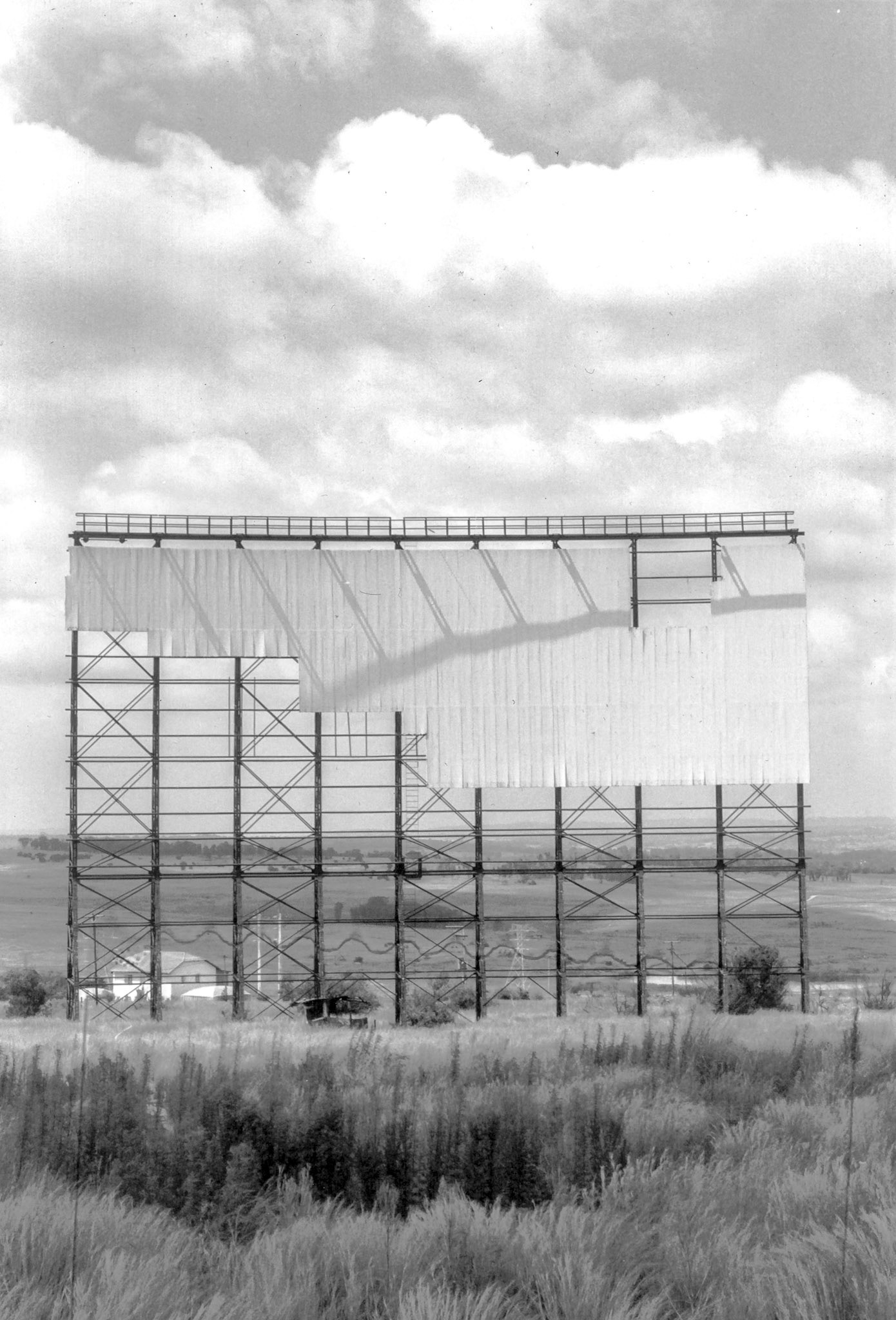 Sun-Dial : (Halfway-House-Drive-in)