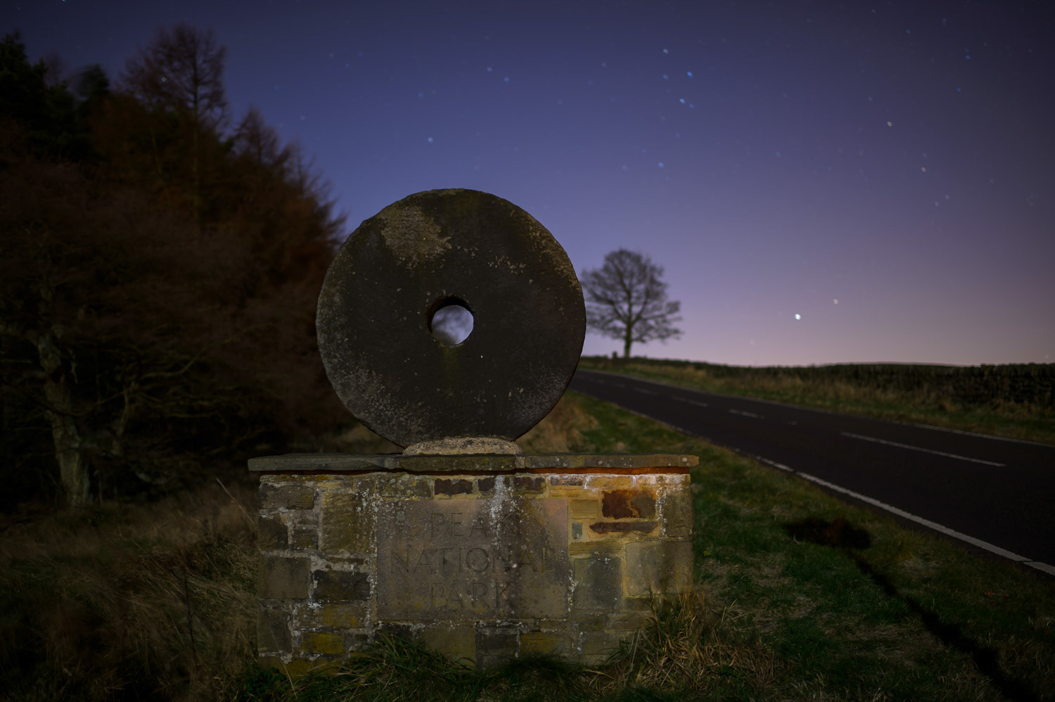 Mill Stone, symbol for the Peak Parks, Burbage Moor (Ringinglow Road, Sheffield), The Peak District, England