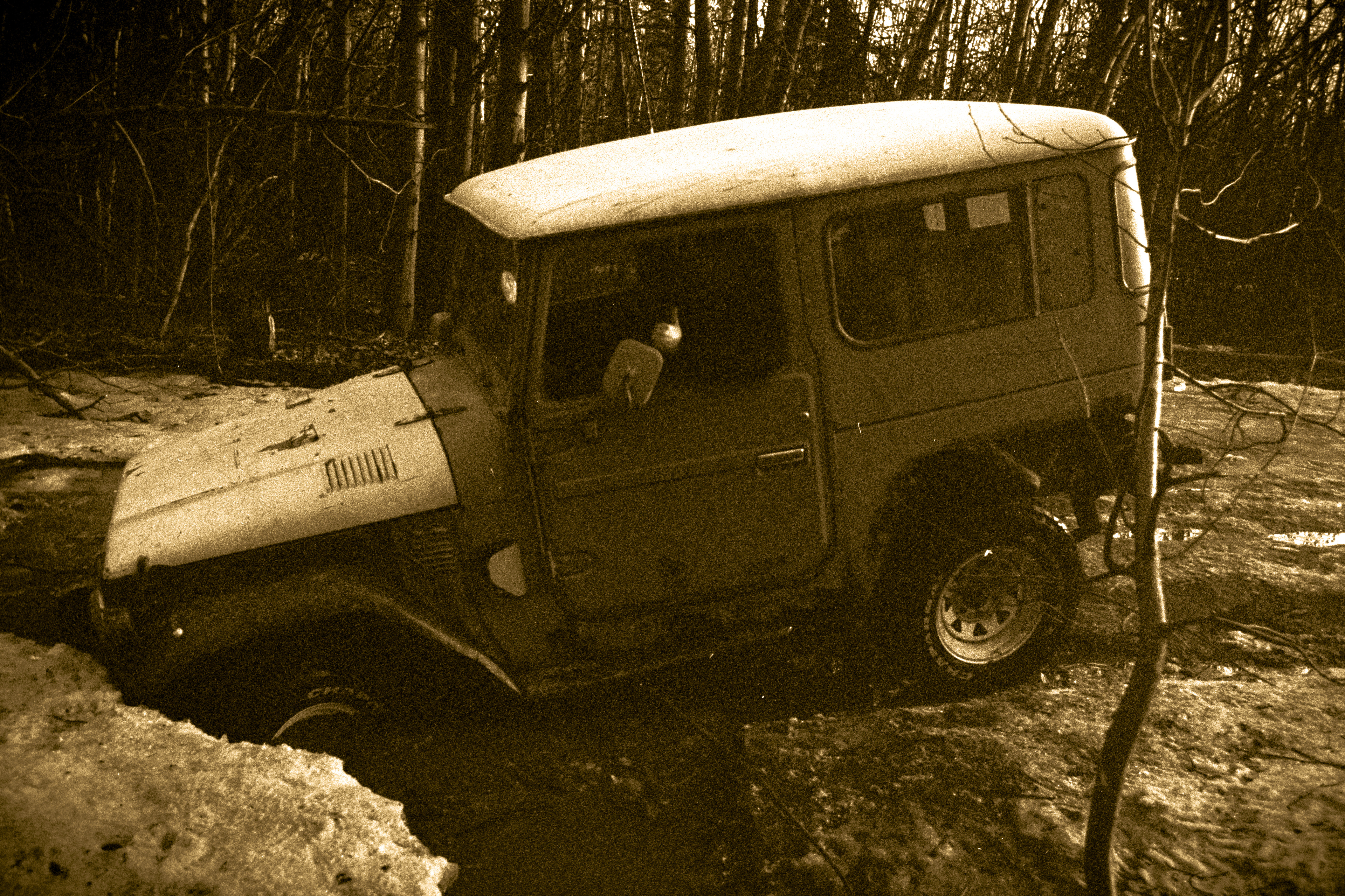 1977 Fj40, in the Jim Creek/knik river trails, Mat-su valley, Alaska