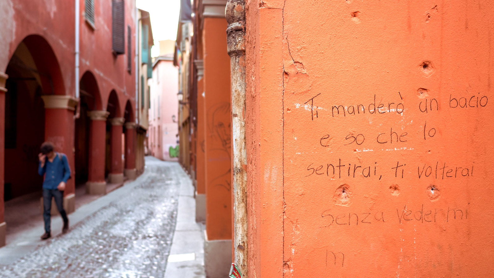 Pensieri nascosti sotto i portici di Bologna