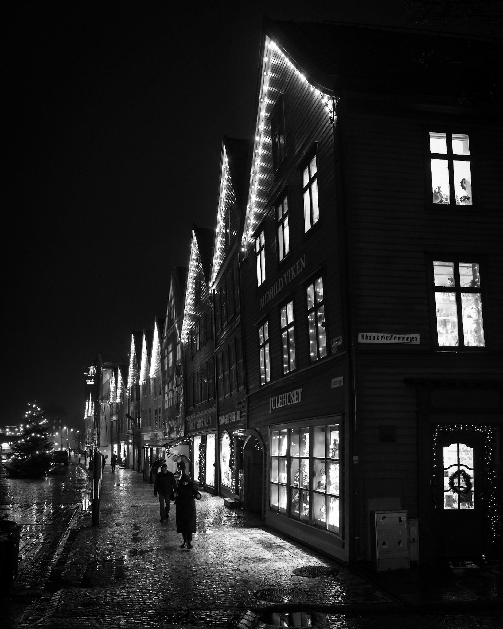 Det finnes tilstrekkelig med lys for den som ønsker å se. Hadith