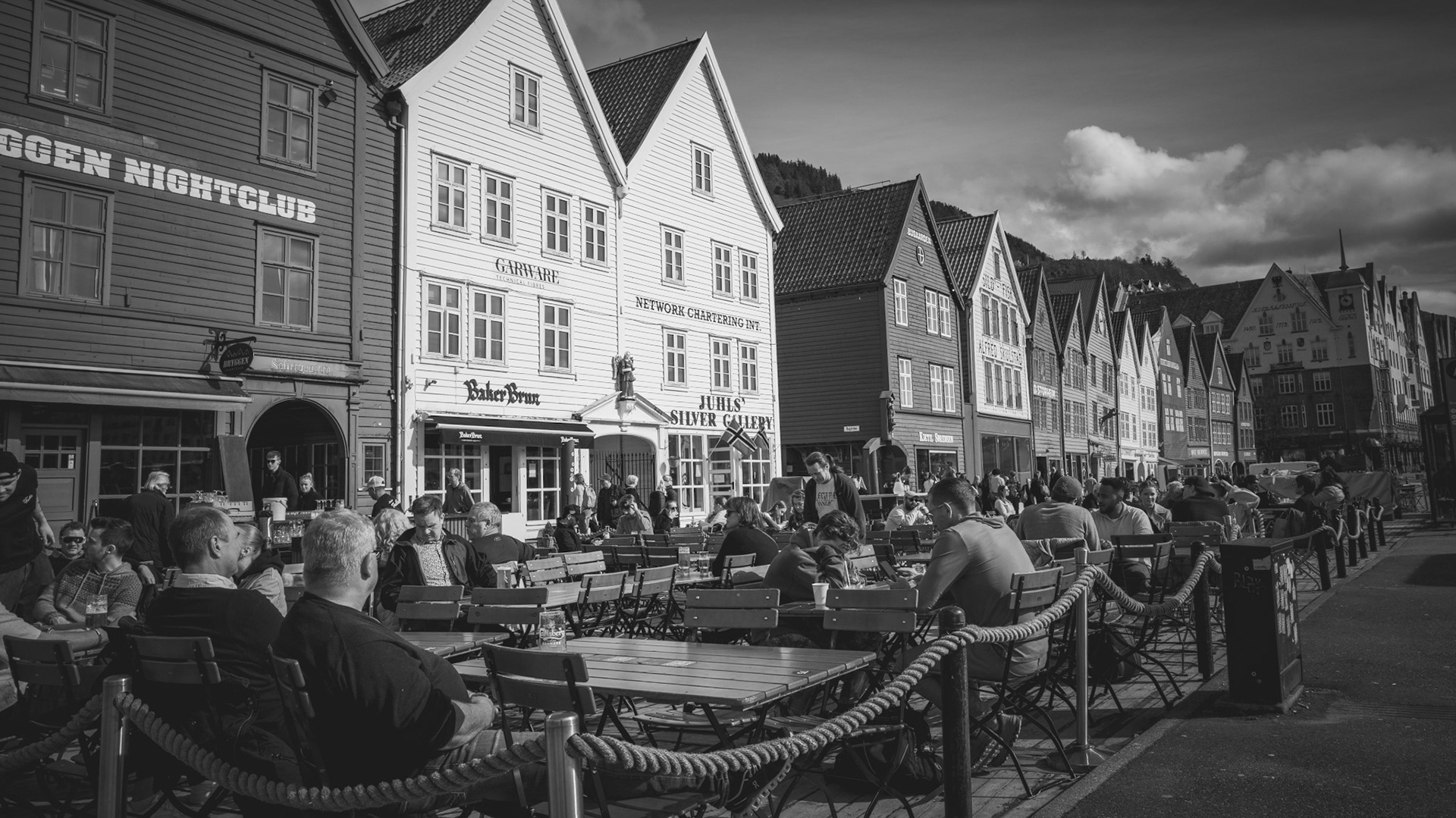 Bergenserne vet å nyte godværsdagene.