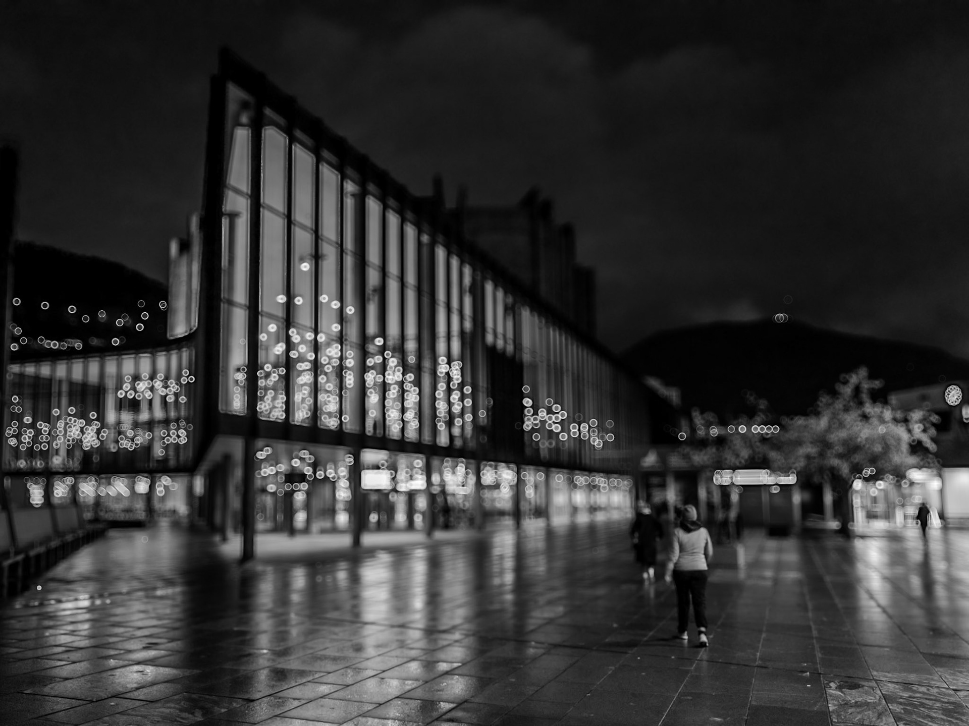 Det høres ut som om hun har en diett av lyspærer. Otto Jespersen