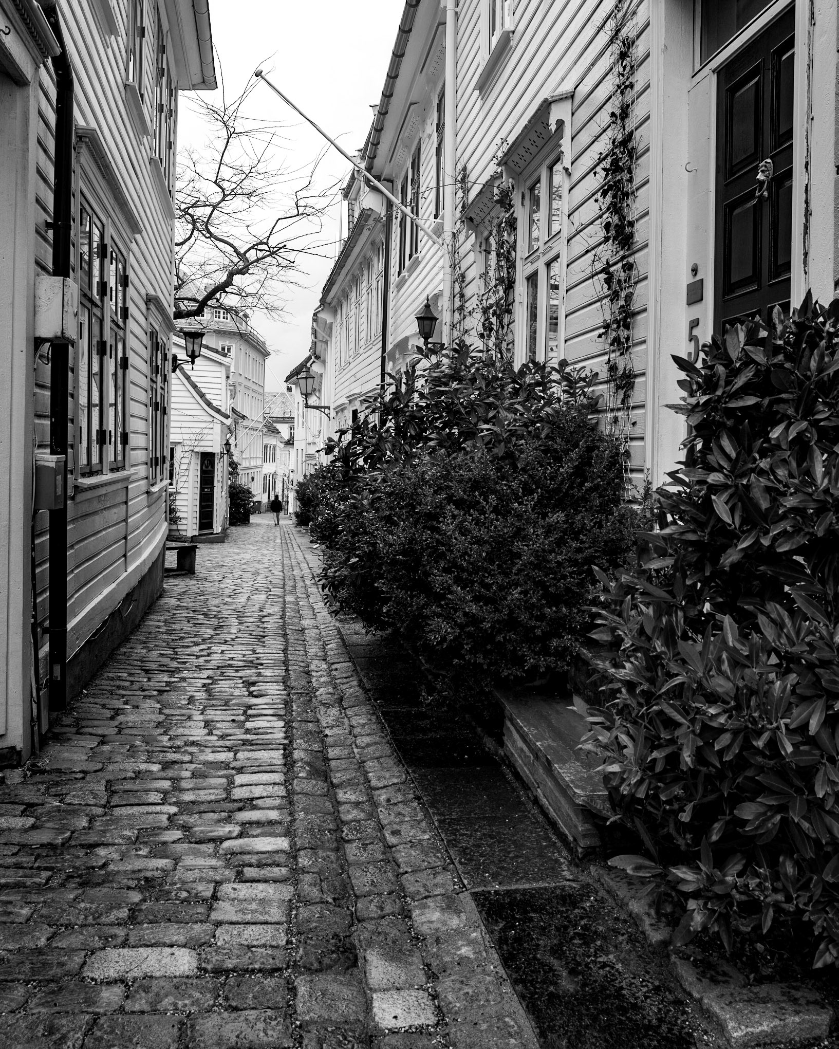 Alt er ikke som det skal være når prikken over i-en mangler. Norske ordtak