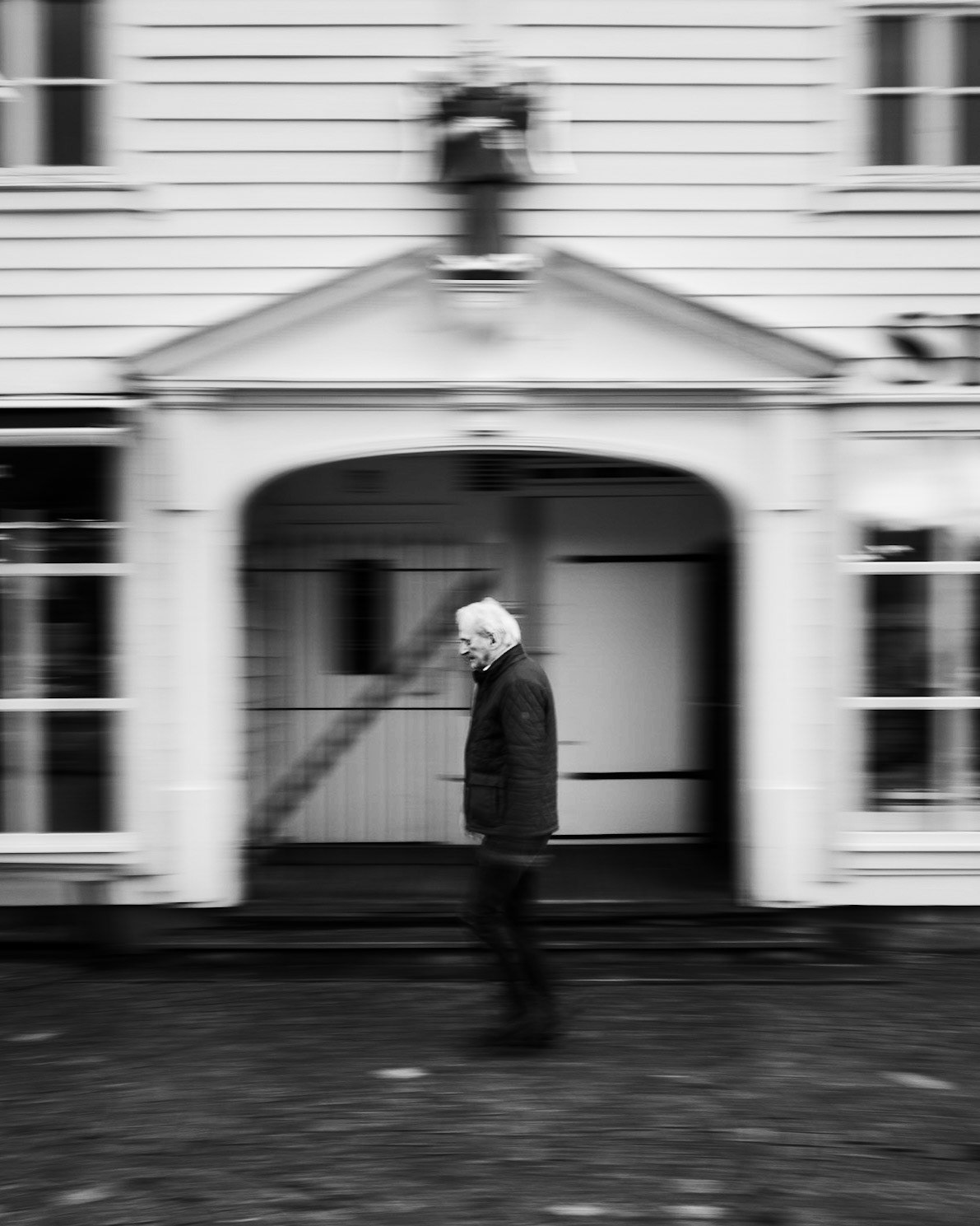 "De store ideene og den dype forståelsen fødes gjennom konsentrert sansning og tenkning."  Elin Ørjasæte