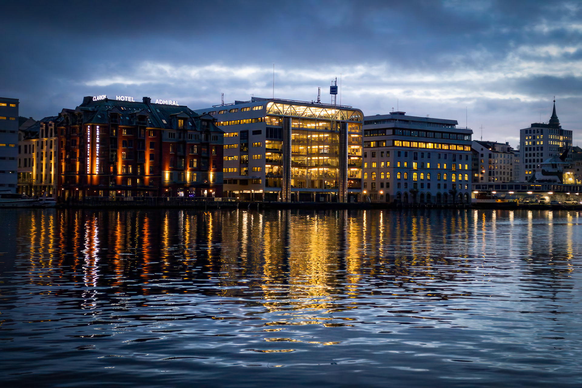 Utsikt fra Bryggen mot blant annet Clarion Hotell Admiral og Grieg Group.