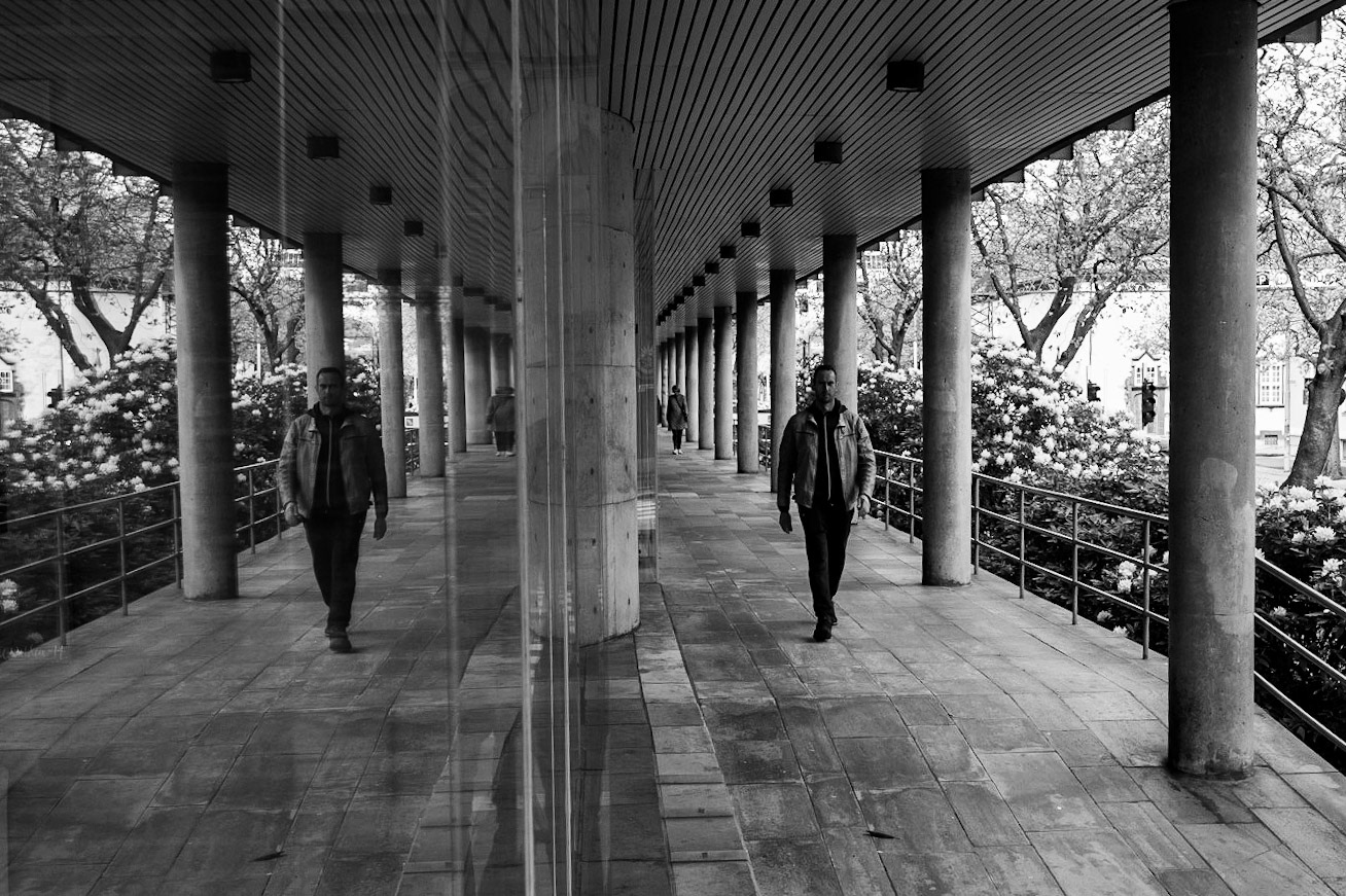 "Den som har en god venn, trenger intet speil."  Indiske ordtak