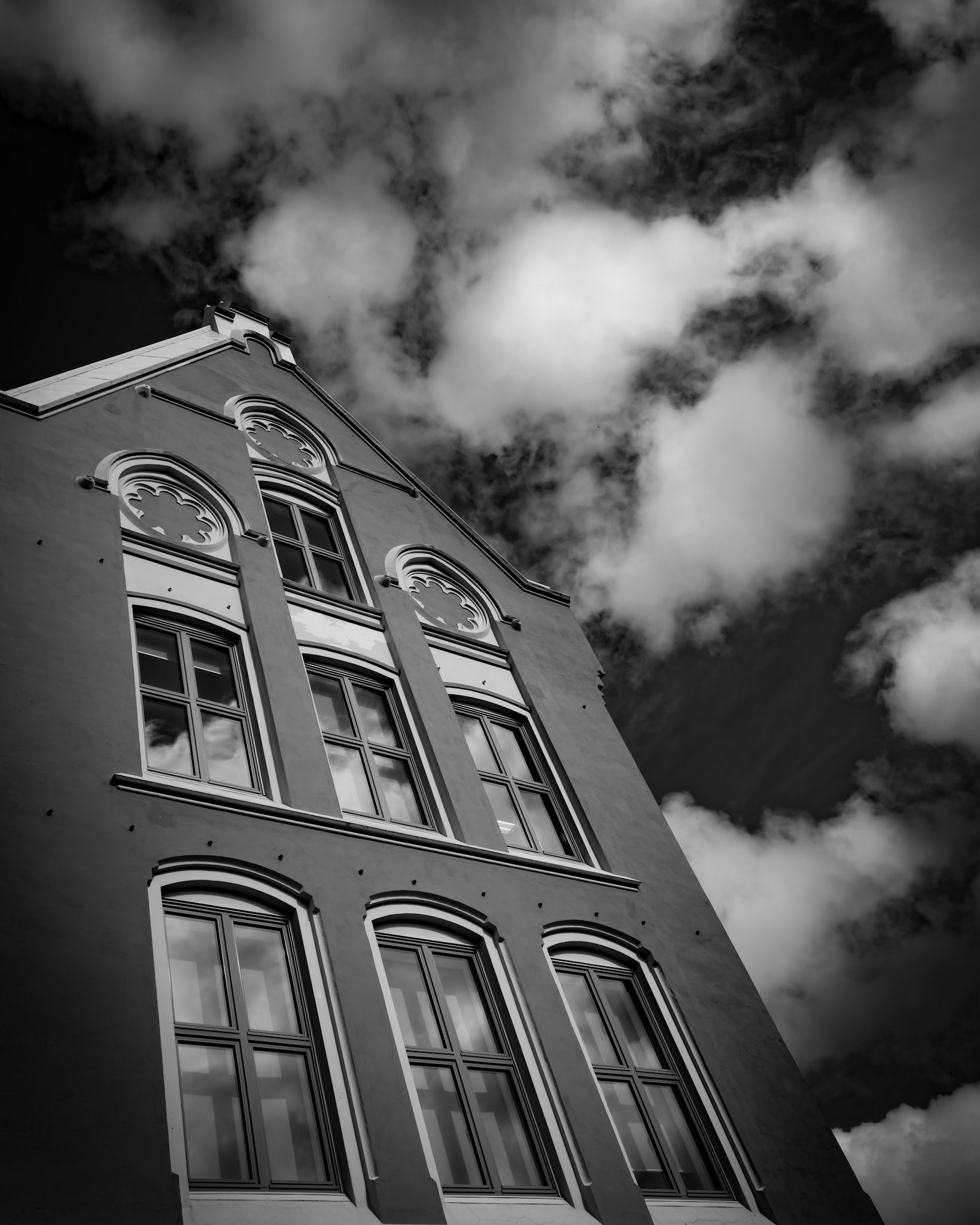 Følelser er som skyer på himmelen. Se på dem, godta dem, respekter dem og la dem seile videre. Stephen C. Paul