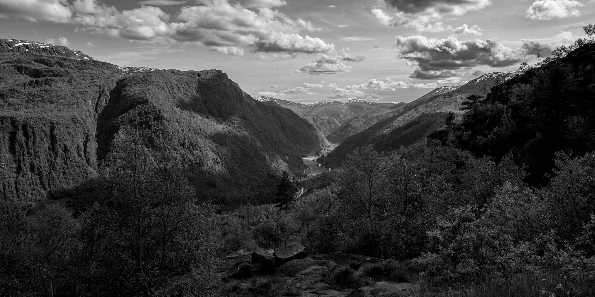 Utsikt fra Brekkhusfjellet mot Evanger.