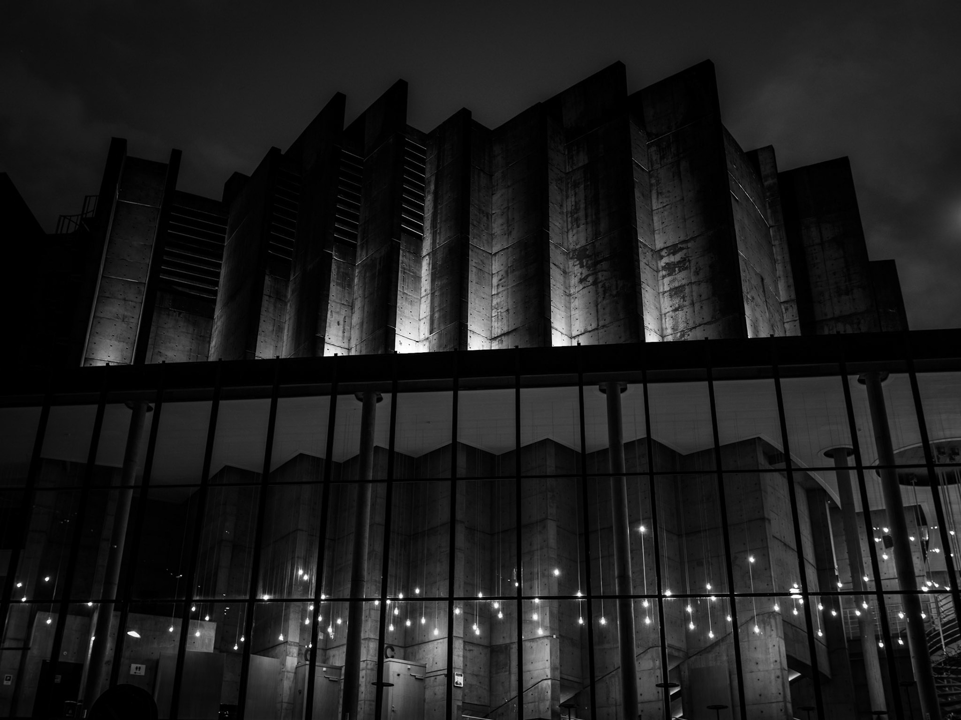 Lat varmen frå ein som er glad i deg tenne stjerner i mørkaste natt. Sondre Bratland