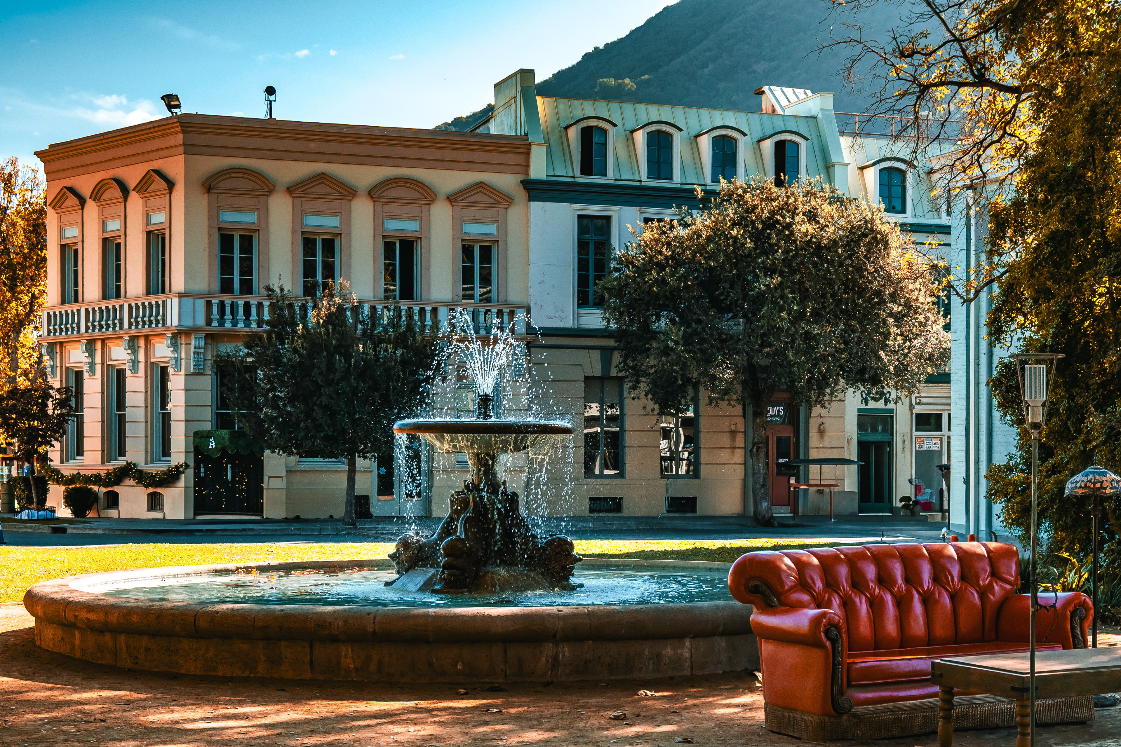 Hang out with F*R*I*E*N*D*S