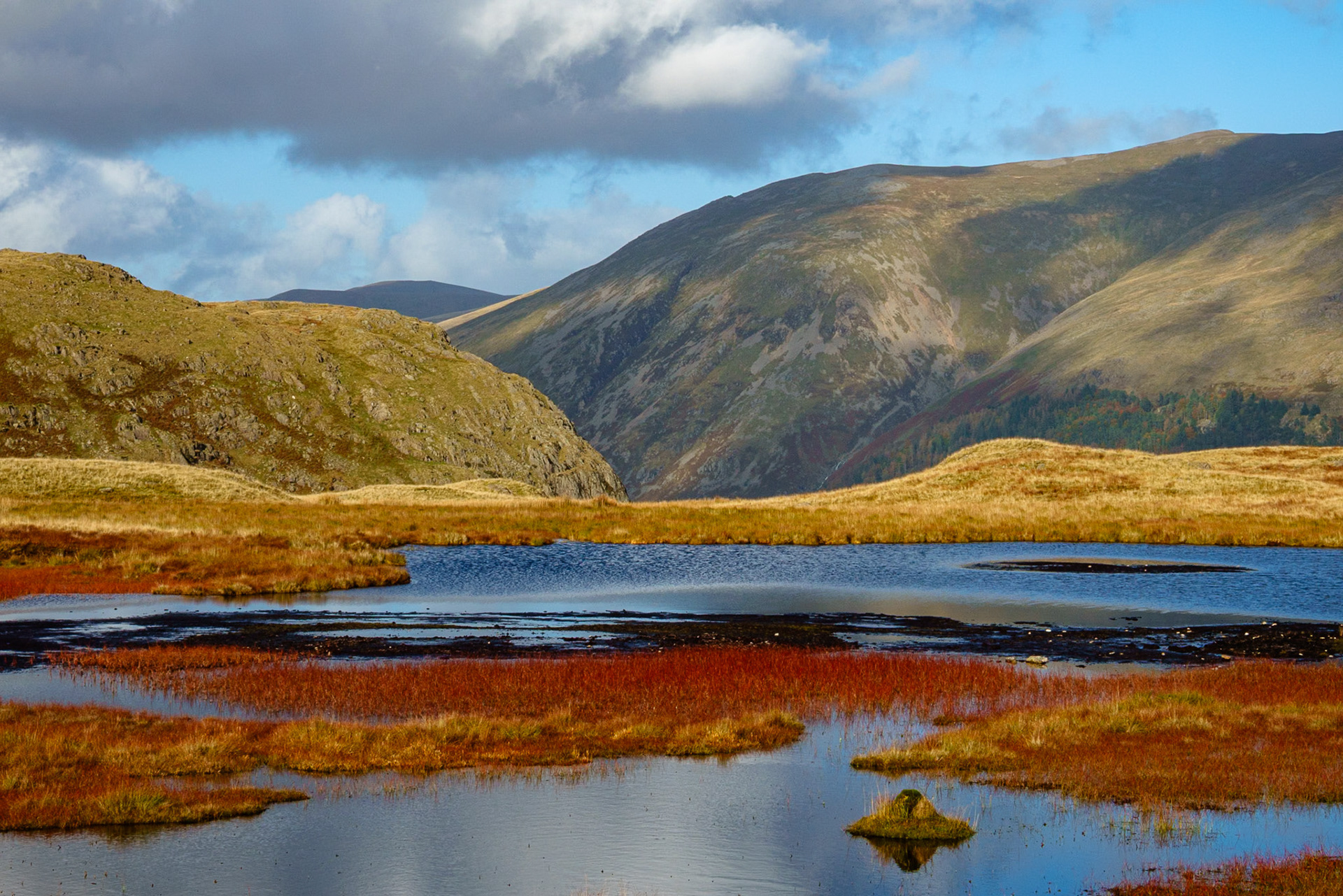 Autumn colours across the Helvellyn Mountains, Cumbria.