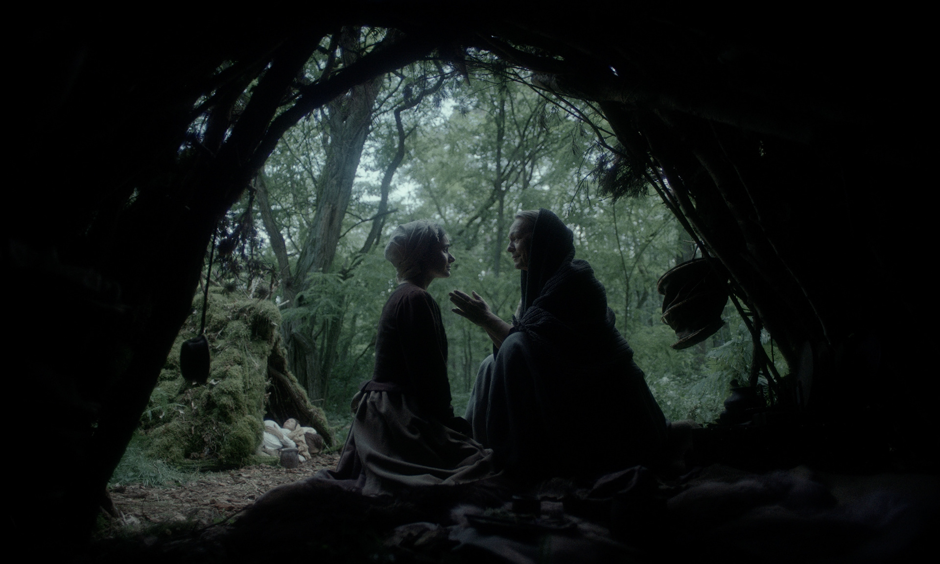 Julia Obst as Badria | Harriet Kracht as Mother Agnes