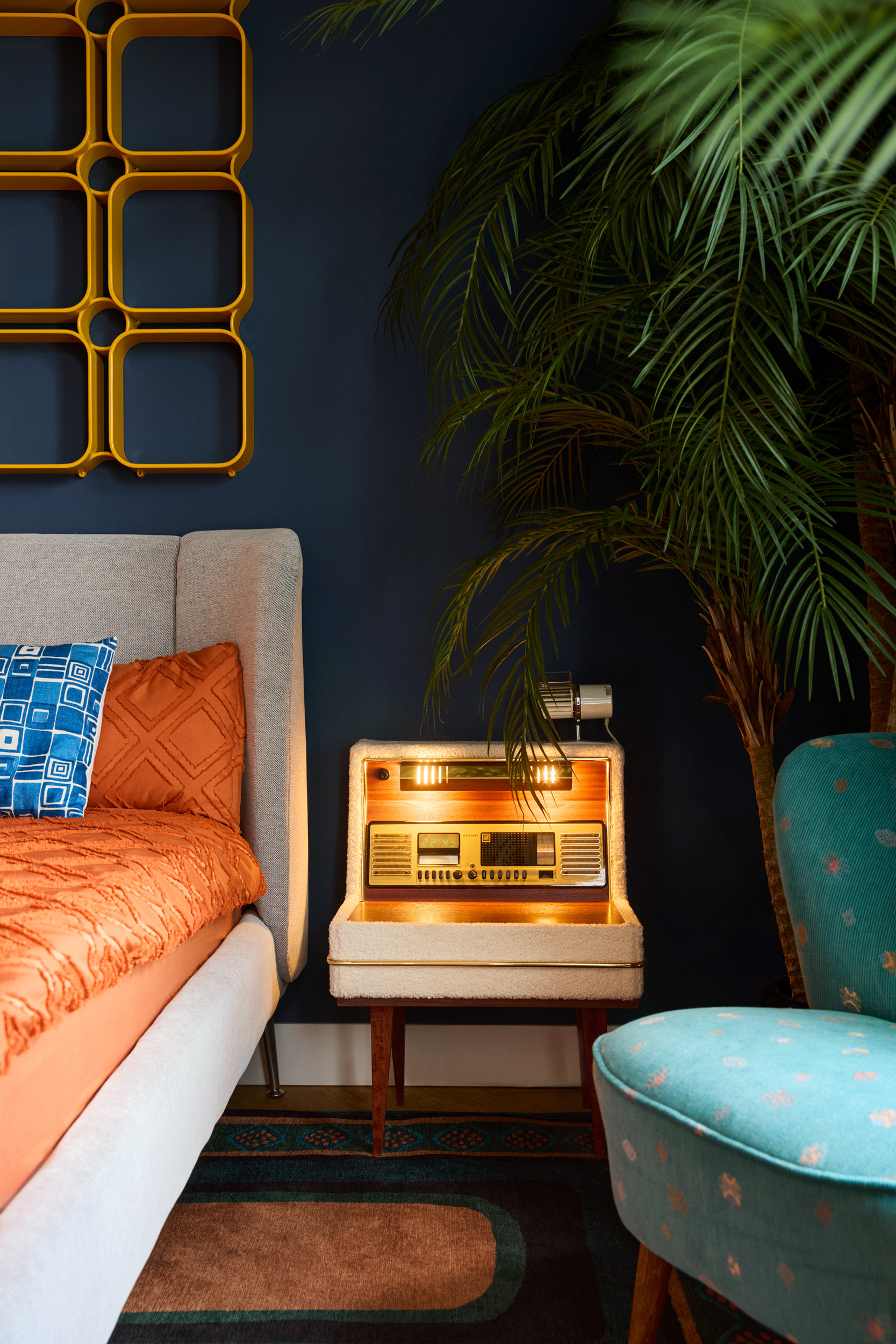 Interiorfotografie eines 70s Apartments in Berlin, fotografiert für Paul Kalkbrenner und Sony Music von Maike Piorr