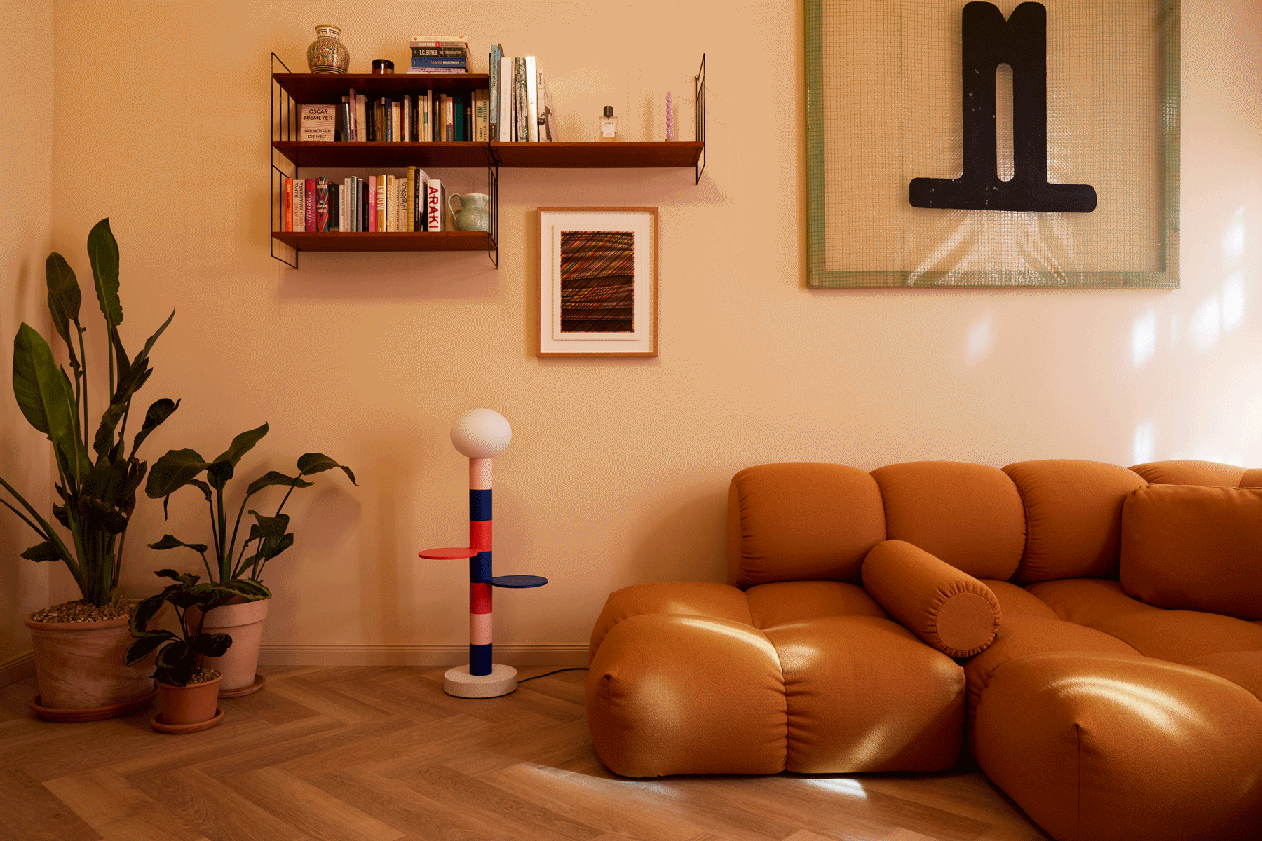 Foto von Maike Piorr Interior-Fotografie-Berlin Projekt Otto5 Ahochdrei– Wohnzimmer mit modernem Design