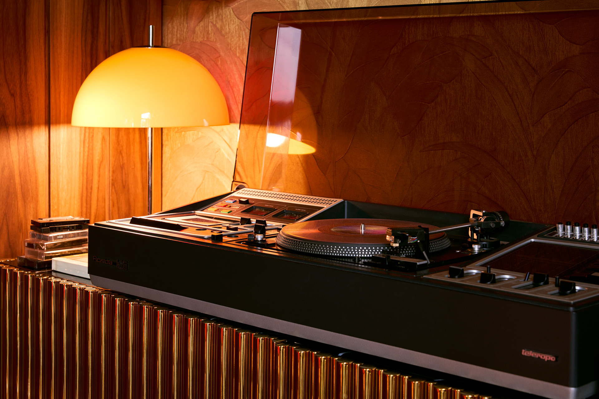 Interiorfotografie eines 70s Apartments in Berlin, fotografiert für Paul Kalkbrenner und Sony Music von Maike Piorr