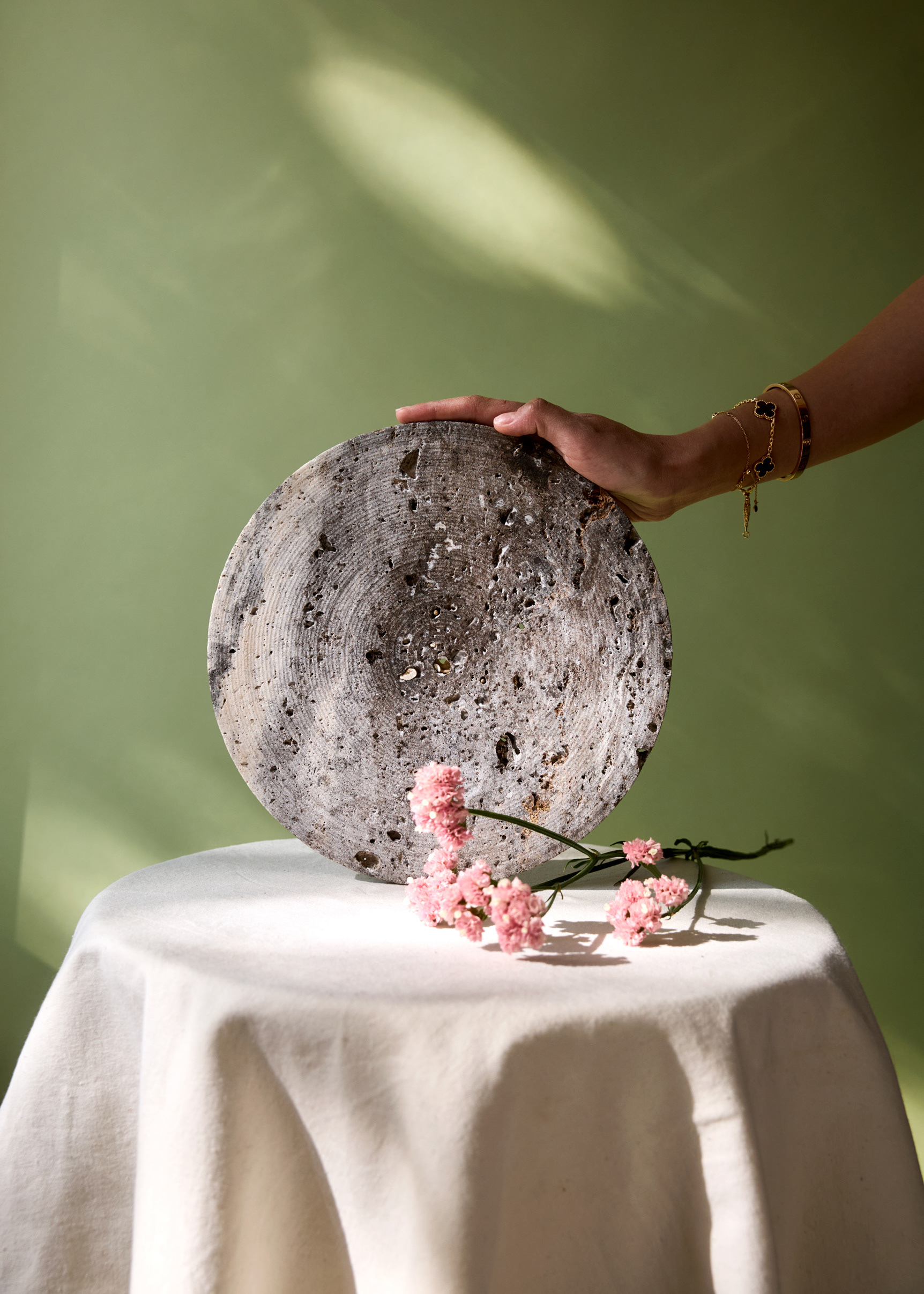 Produktfotografie Stilllife von Maike Piorr, fotografiert für Uniiqo Studio Naturstein Accessoires