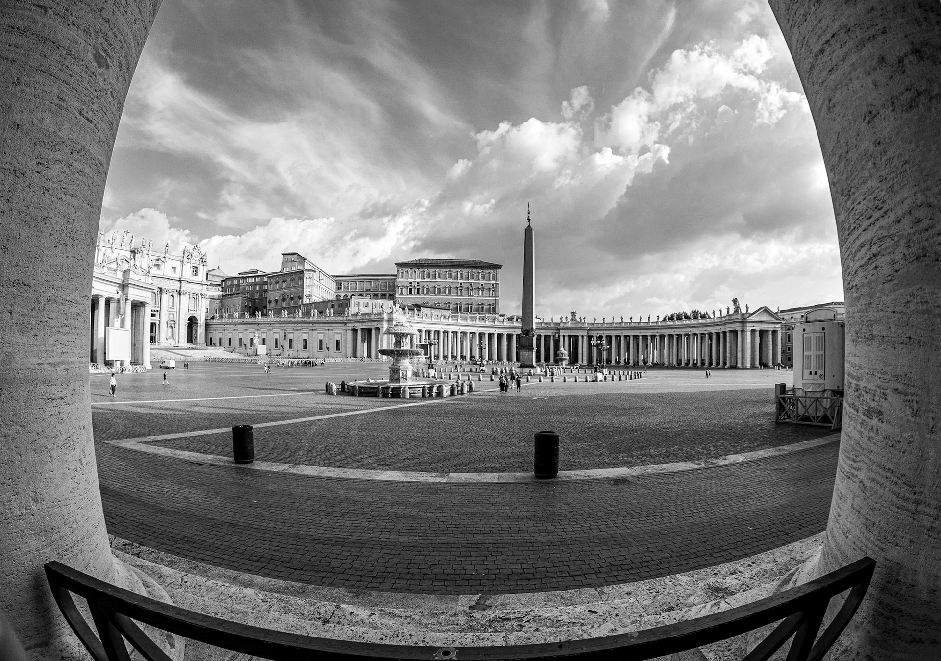 St  Peter's Sq early morning