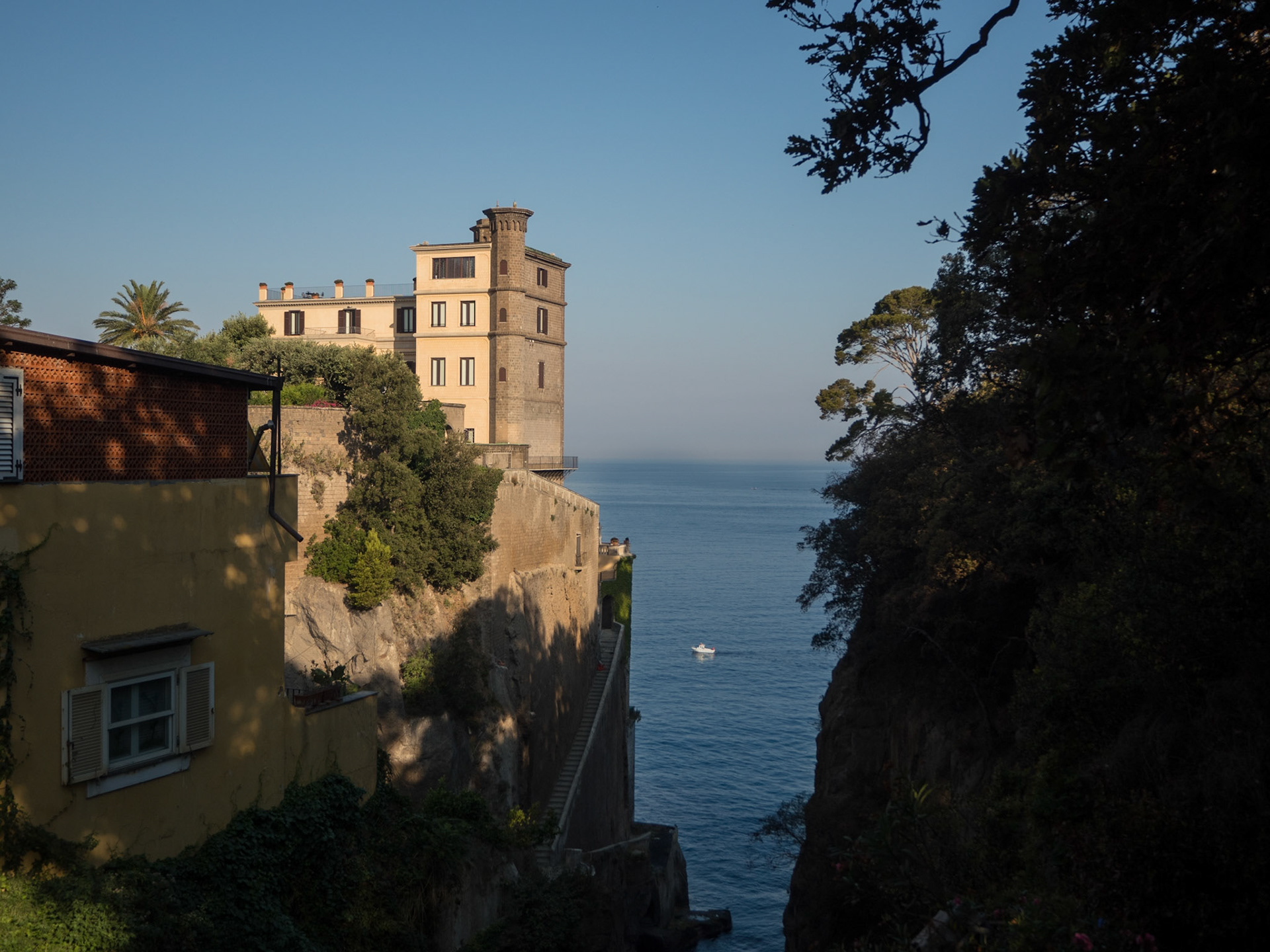 Villa on the cliff - Sorrento