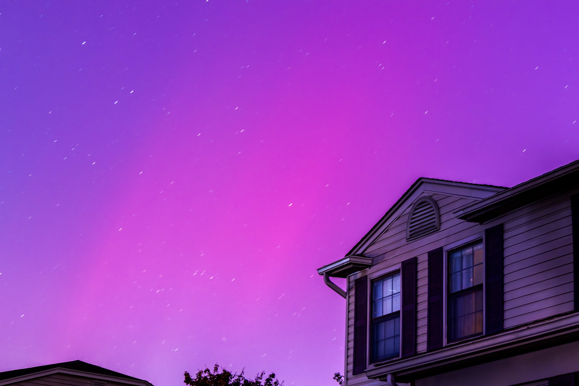 30 second exposure during level 5 geomagnetic storm (went crazy in the post color grading lmao)