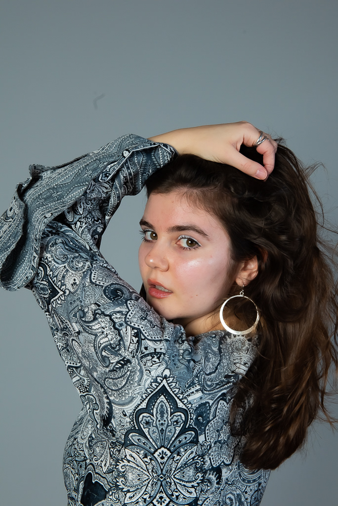 Ontario-based singer Lilla Dee poses for a portrait during a promotional photoshoot in SLC 508 at Toronto Metropolitan University on Sunday, April 5, 2026. The promotional shoot was held to support the upcoming release of her single “Home.”  Camera Settings: 1/60, ISO 800, f/4.0