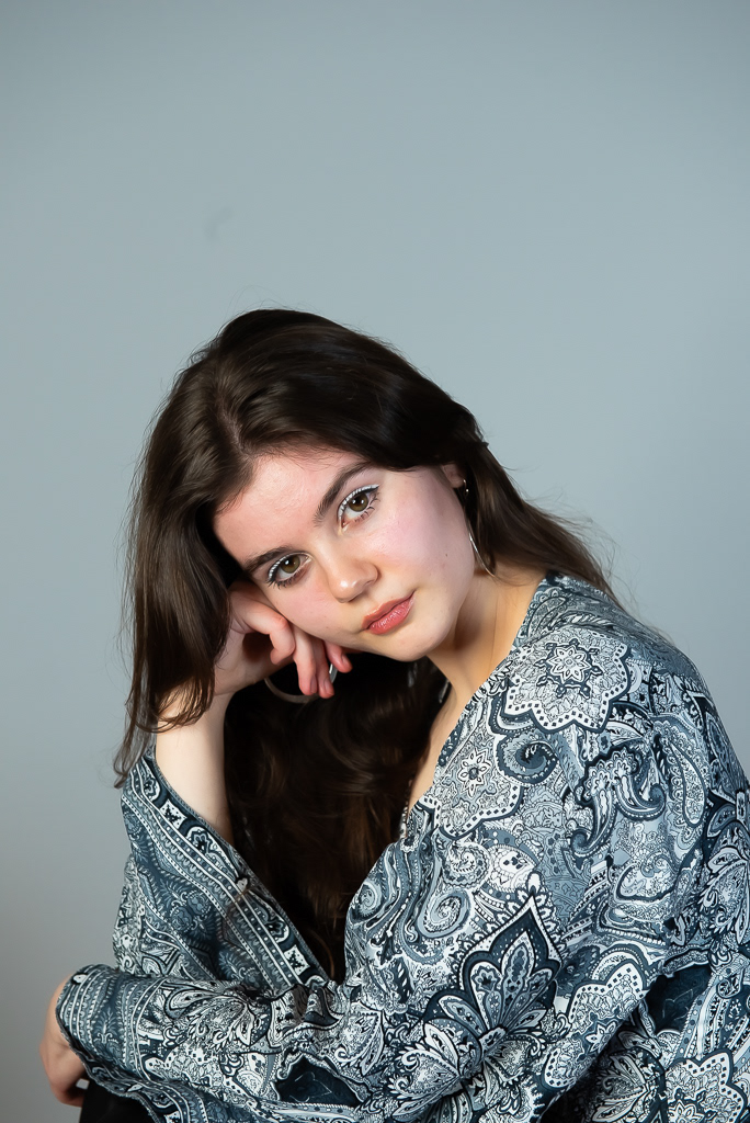 Ontario-based singer Lilla Dee poses for a portrait during a promotional photoshoot in SLC 508 at Toronto Metropolitan University on Sunday, April 5, 2026. The promotional shoot was held to support the upcoming release of her single “Home.”  Camera Settings: 1/125, ISO 800, f/2.8