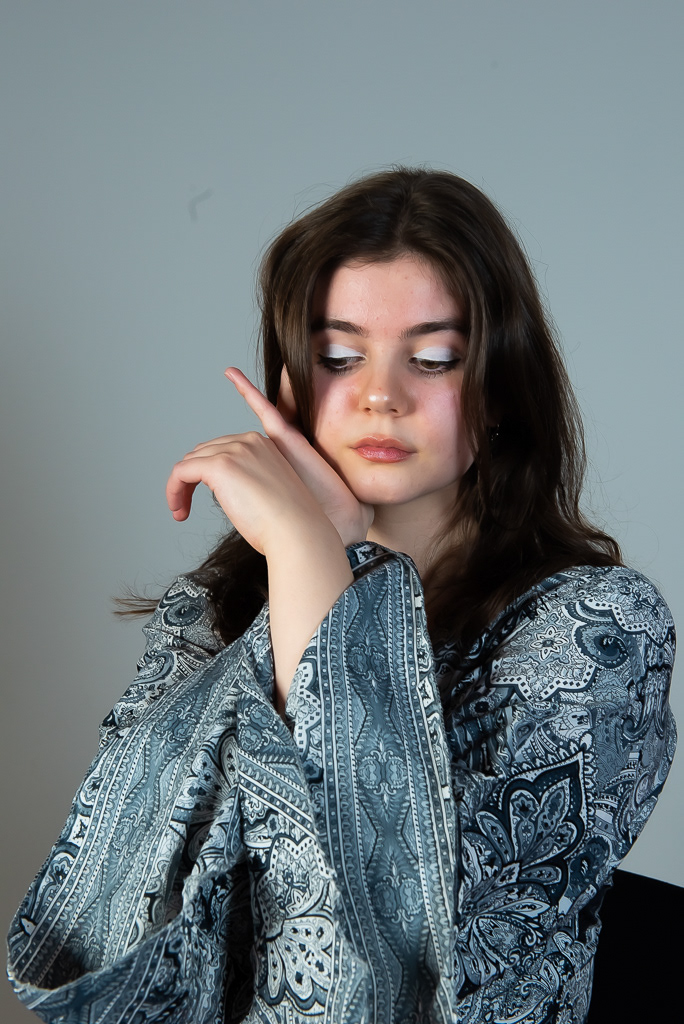 Ontario-based singer Lilla Dee poses for a portrait during a promotional photoshoot in SLC 508 at Toronto Metropolitan University on Sunday, April 5, 2026. The promotional shoot was held to support the upcoming release of her single “Home.”  Camera Settings: 1/60, ISO 800, f/3.5