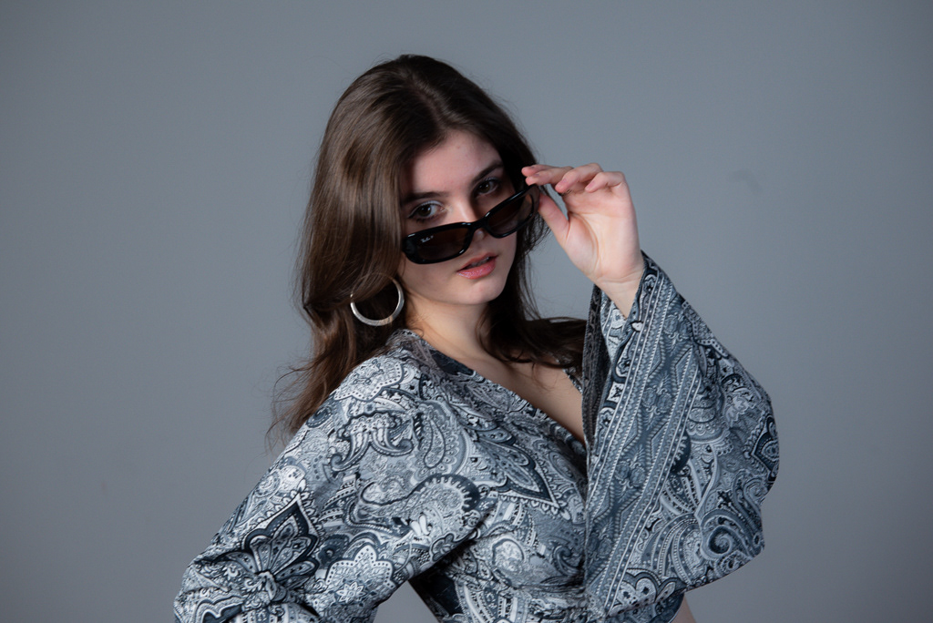 Ontario-based singer Lilla Dee poses for a portrait during a promotional photoshoot in SLC 508 at Toronto Metropolitan University on Sunday, April 5, 2026. The promotional shoot was held to support the upcoming release of her single “Home.”  Camera Settings: 1/125, ISO 800, f/2.8