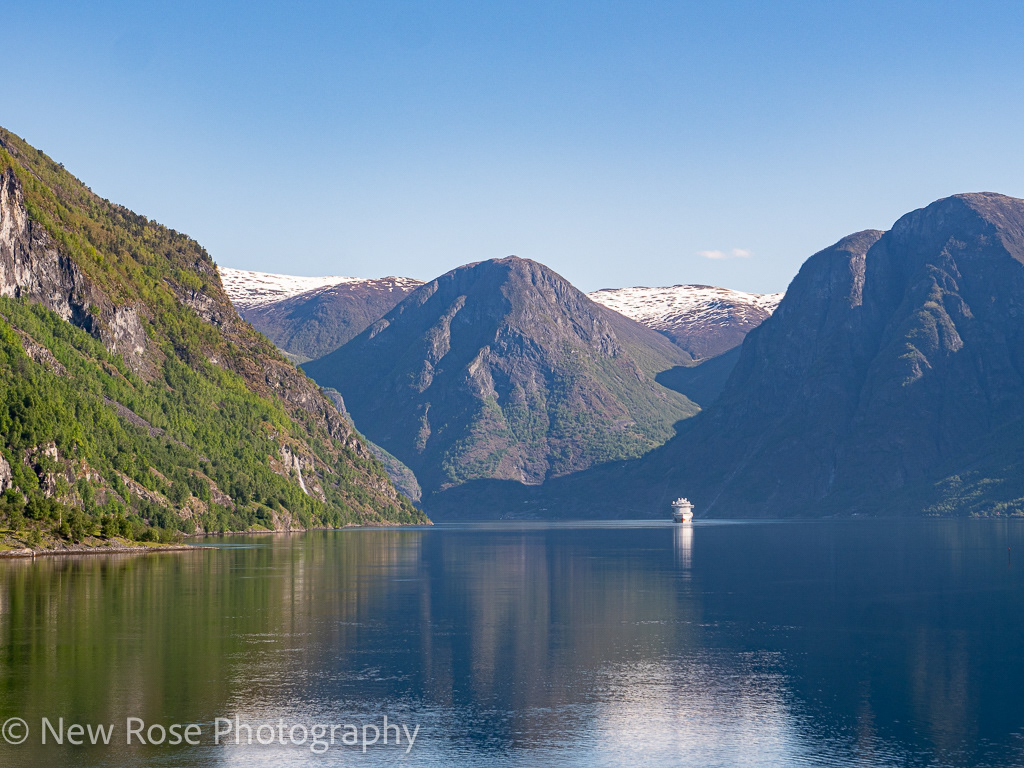 Approaching Flåm
