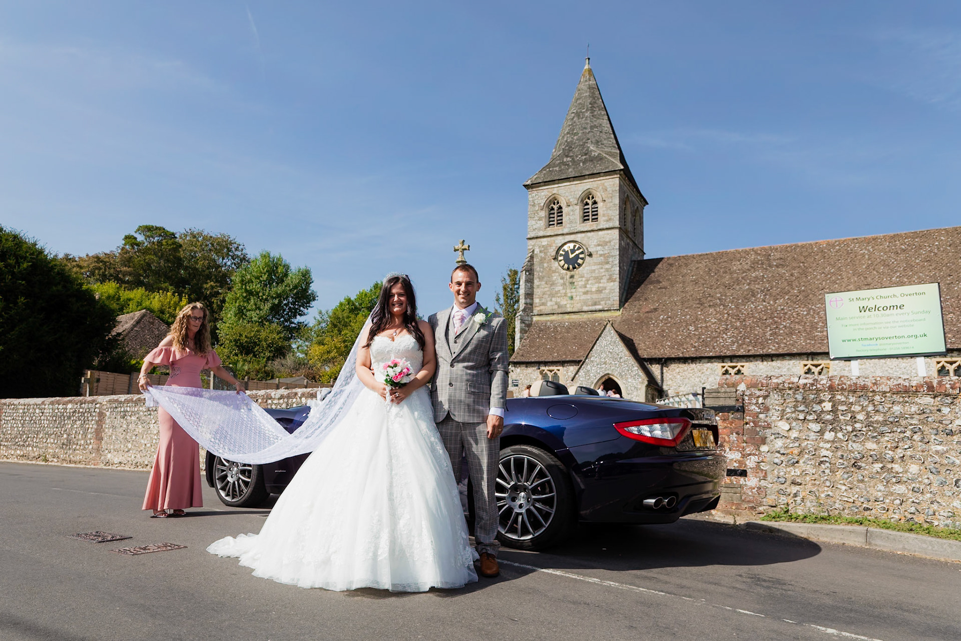 Korrine and Gregs Wedding took place at Sandford springs with the ceremony taking place at Overton Church on a beautiful sunny day on the 9th September 2023