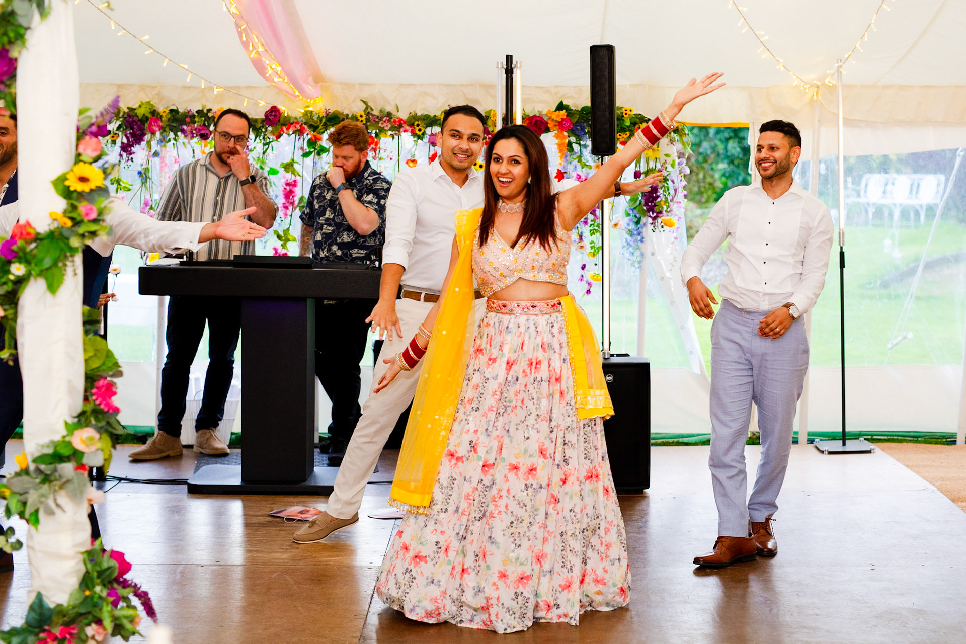 Pictures from Jay and Flo's beautiful spring wedding that took place at Shaftesbury in North Dorset and