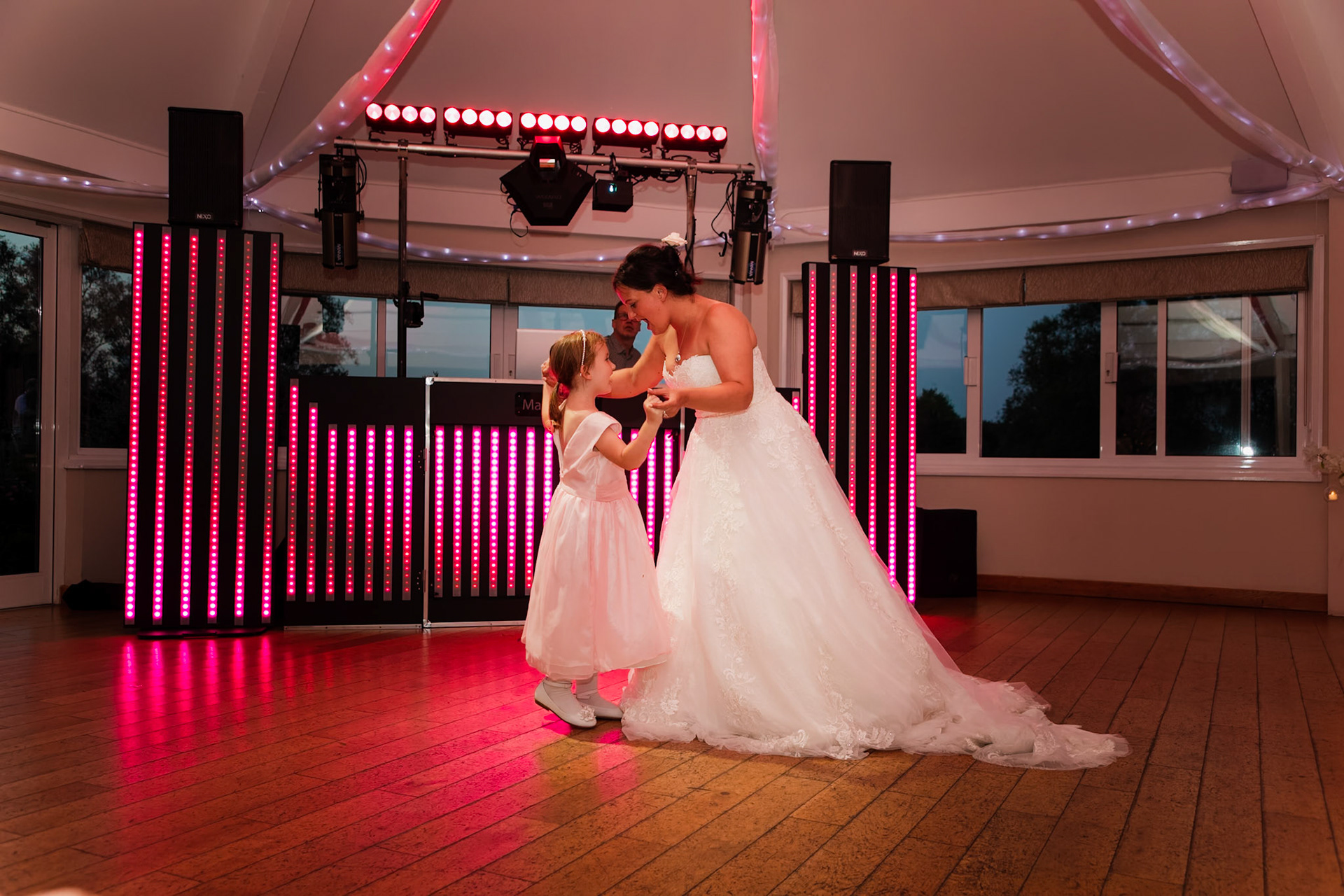 Korrine and Gregs Wedding took place at Sandford springs with the ceremony taking place at Overton Church on a beautiful sunny day on the 9th September 2023