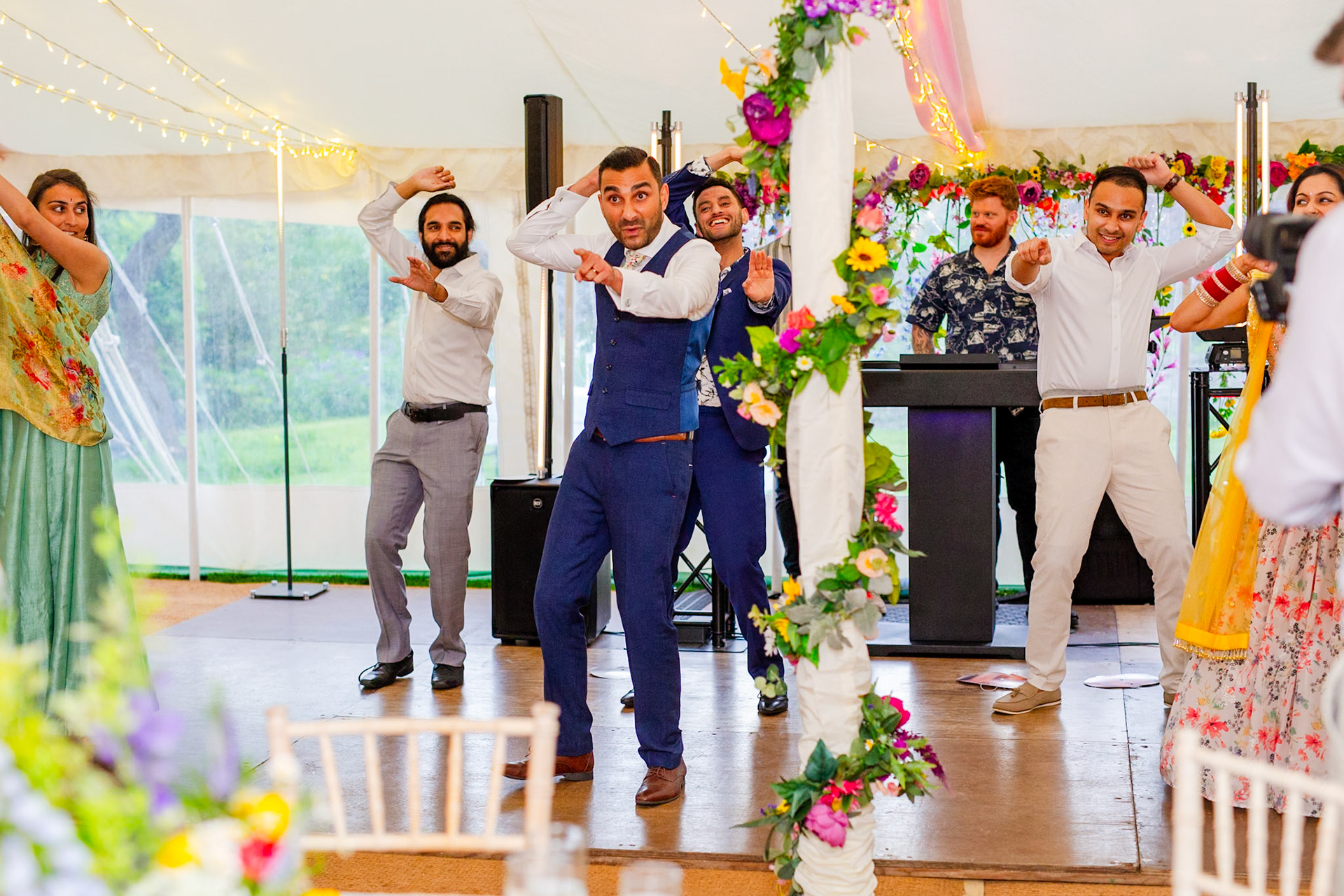 Pictures from Jay and Flo's beautiful spring wedding that took place at Shaftesbury in North Dorset and