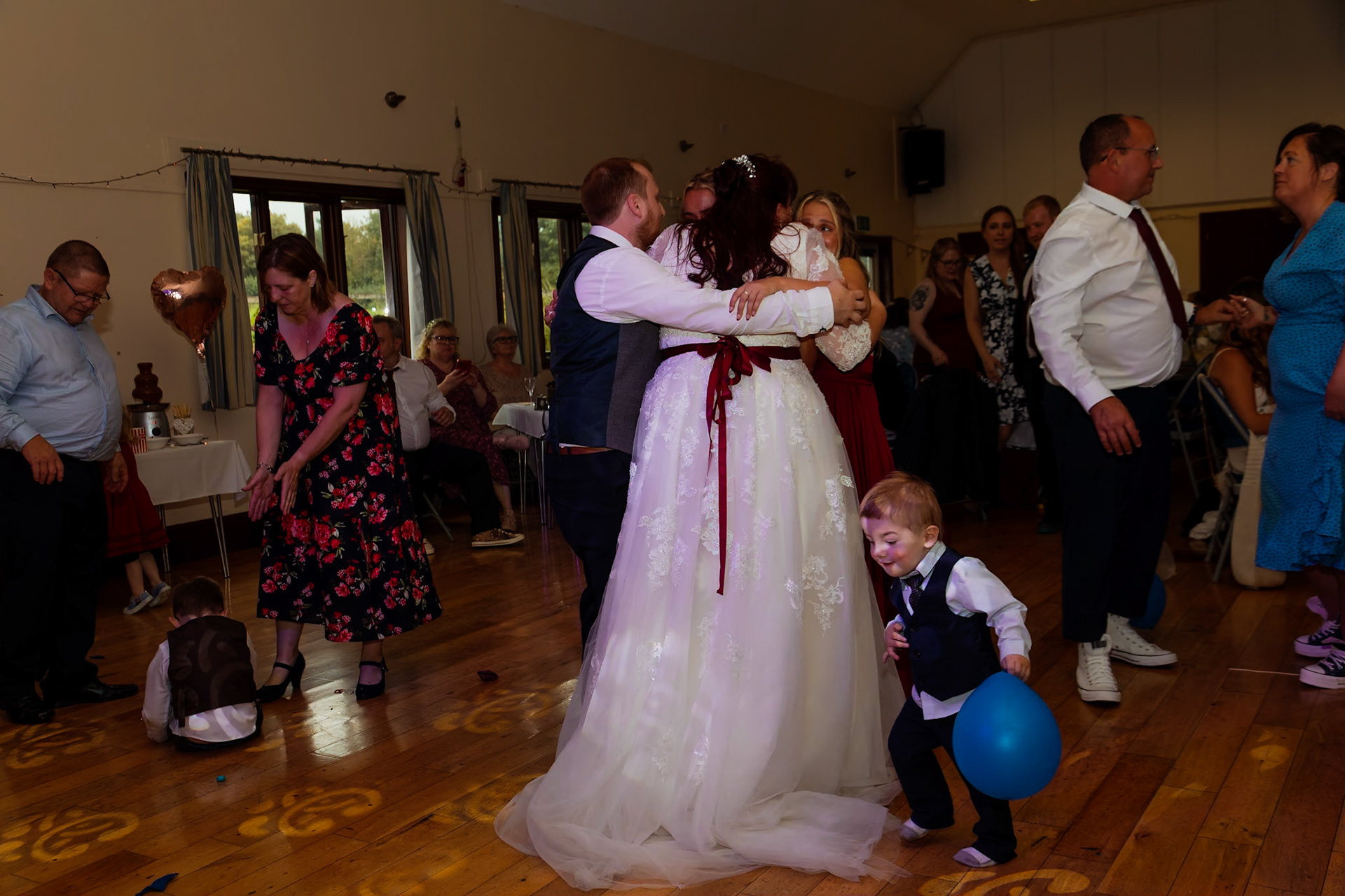 beckie and Steves Wedding Pictures taken in Taunton and the reception at Stoke st Gregory in Somerset.