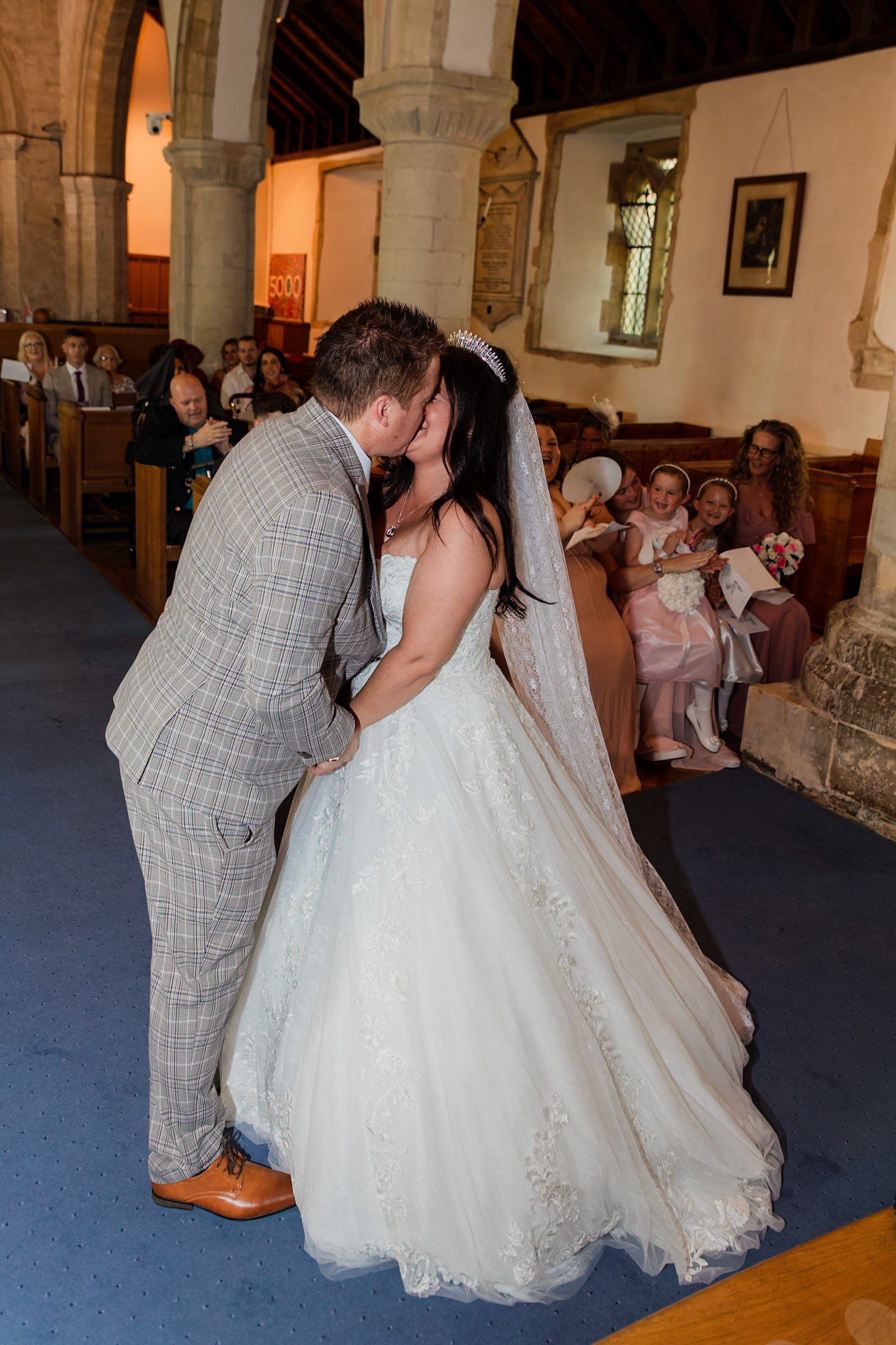 Korrine and Gregs Wedding took place at Sandford springs with the ceremony taking place at Overton Church on a beautiful sunny day on the 9th September 2023
