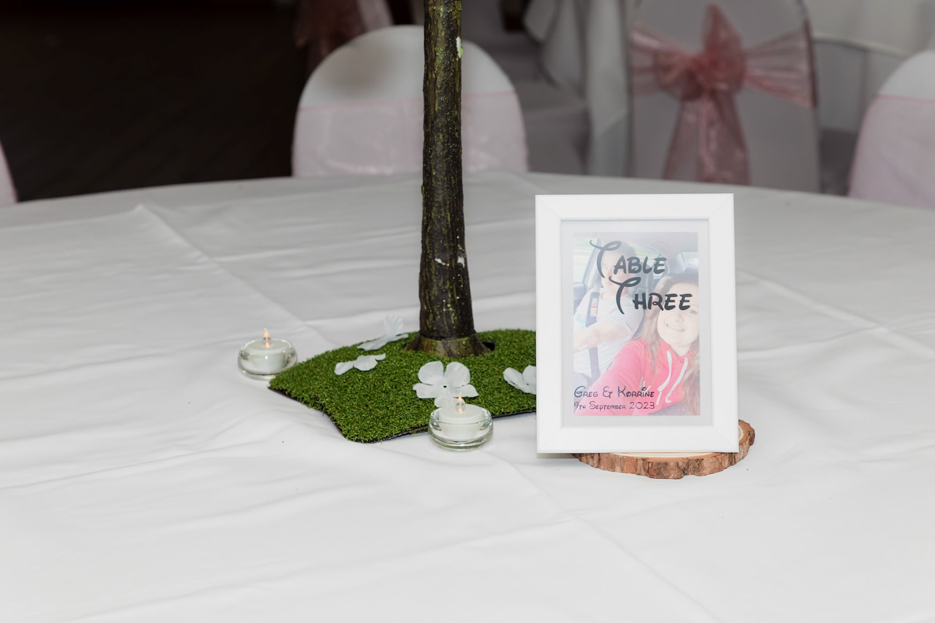 Korrine and Gregs Wedding took place at Sandford springs with the ceremony taking place at Overton Church on a beautiful sunny day on the 9th September 2023